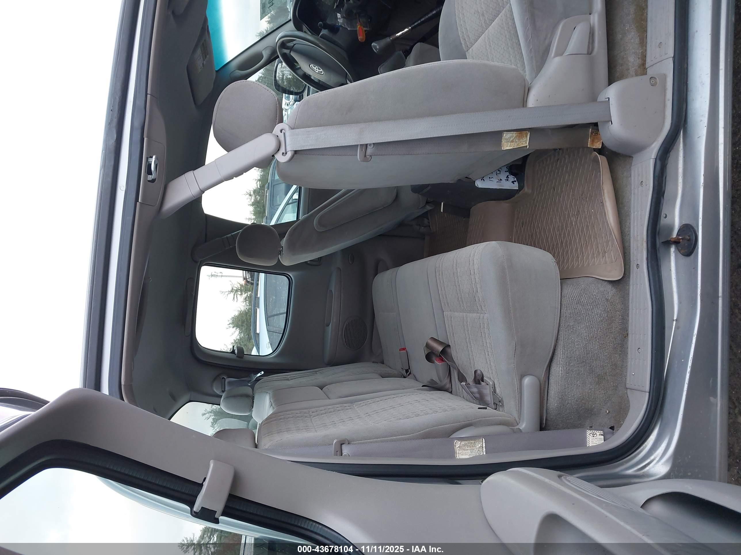 TOYOTA TUNDRA image 8