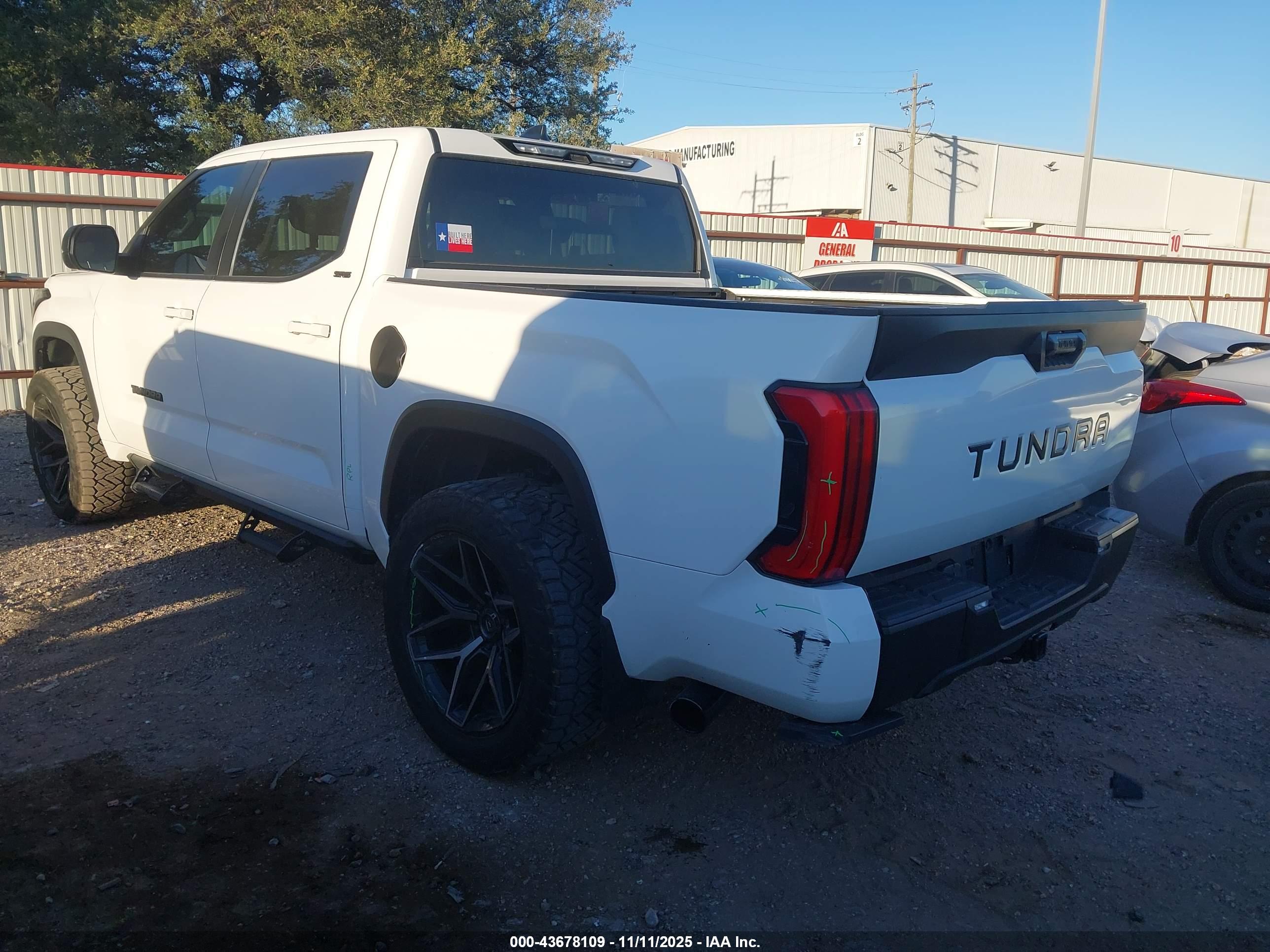 TOYOTA TUNDRA image 3