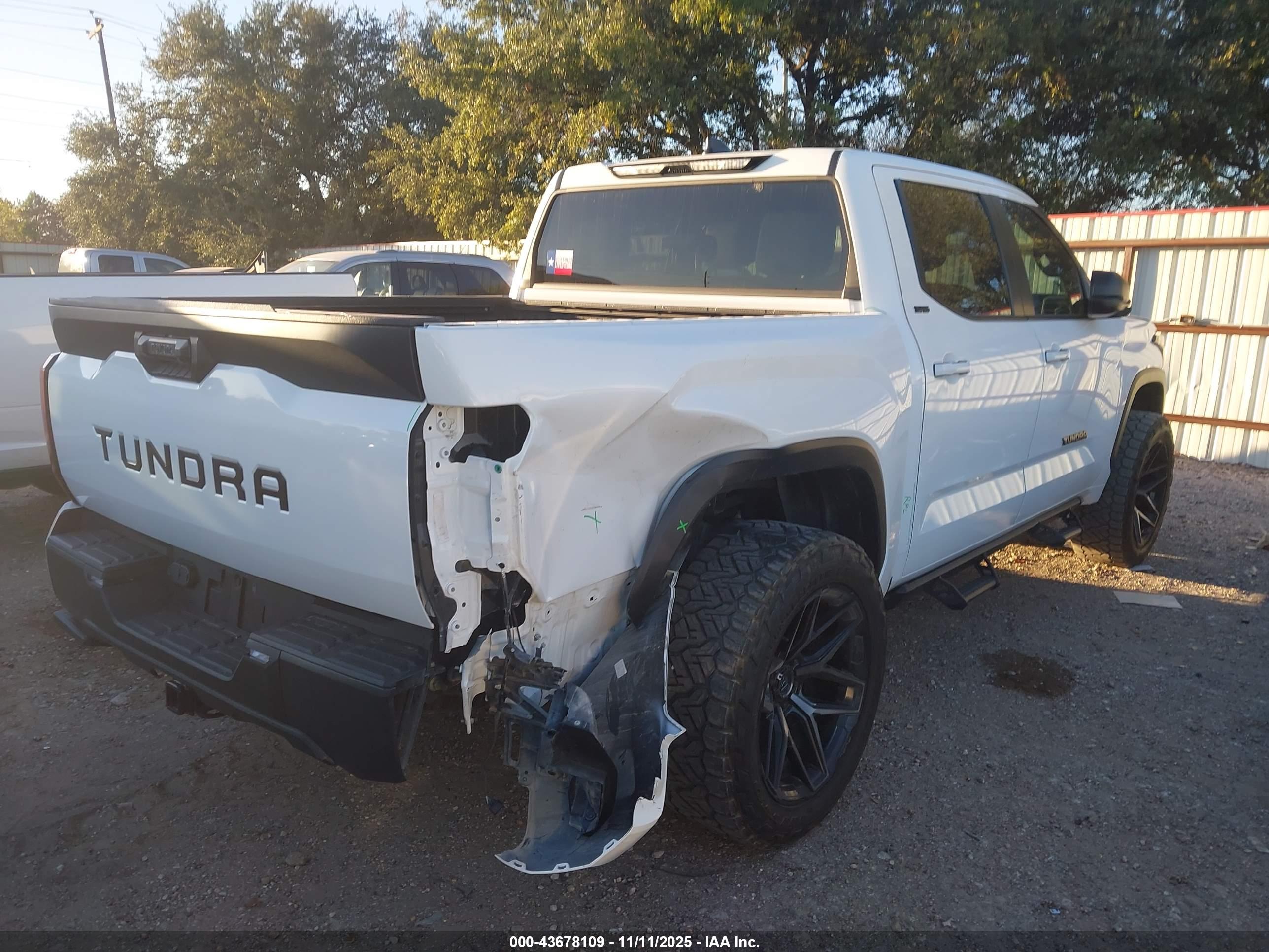 TOYOTA TUNDRA image 4