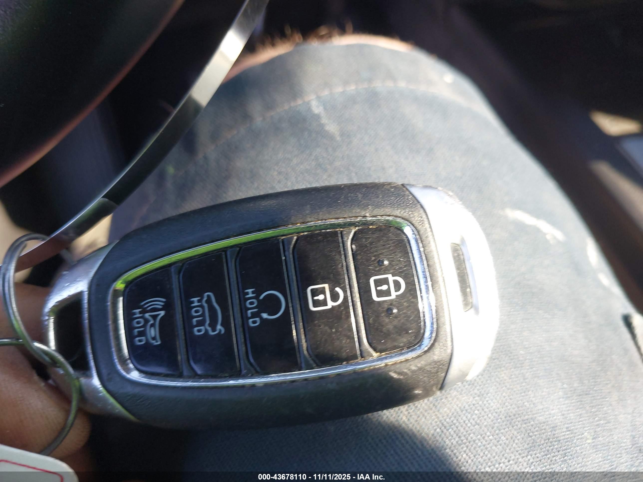 HYUNDAI ELANTRA image 11
