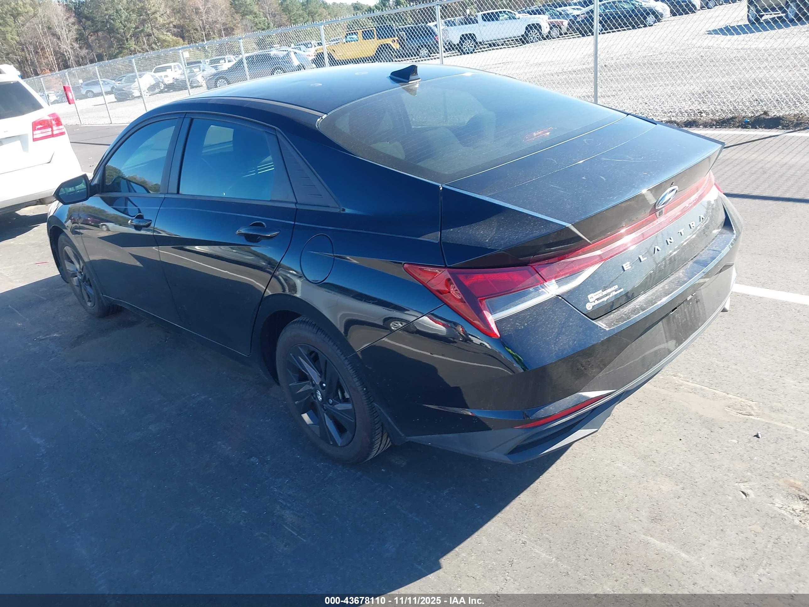HYUNDAI ELANTRA image 3
