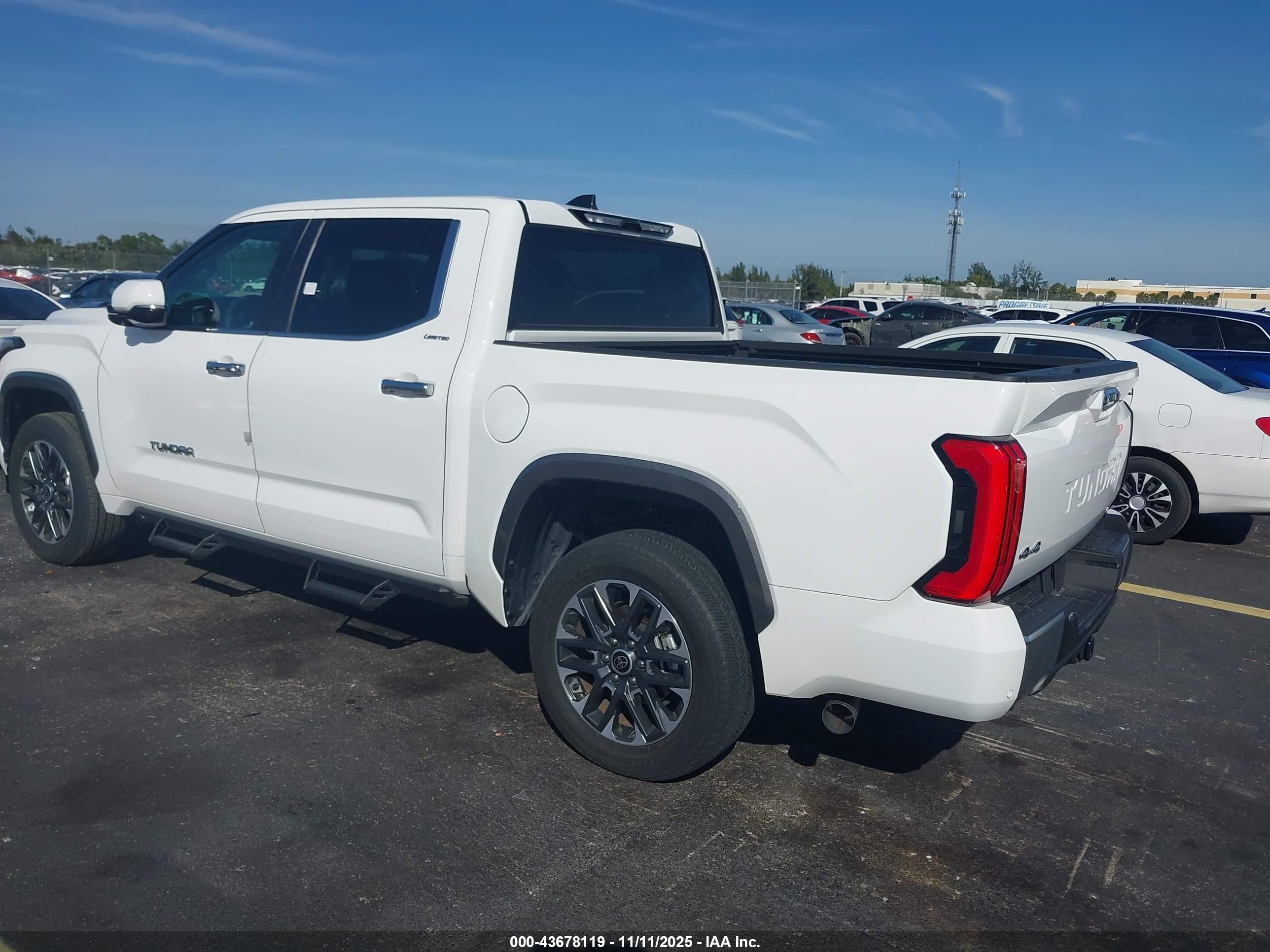 TOYOTA TUNDRA image 3