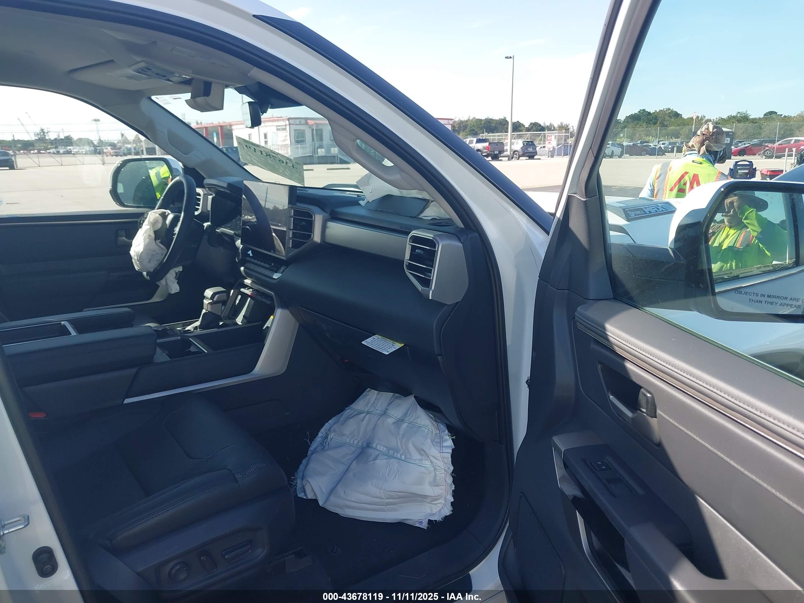 TOYOTA TUNDRA image 5