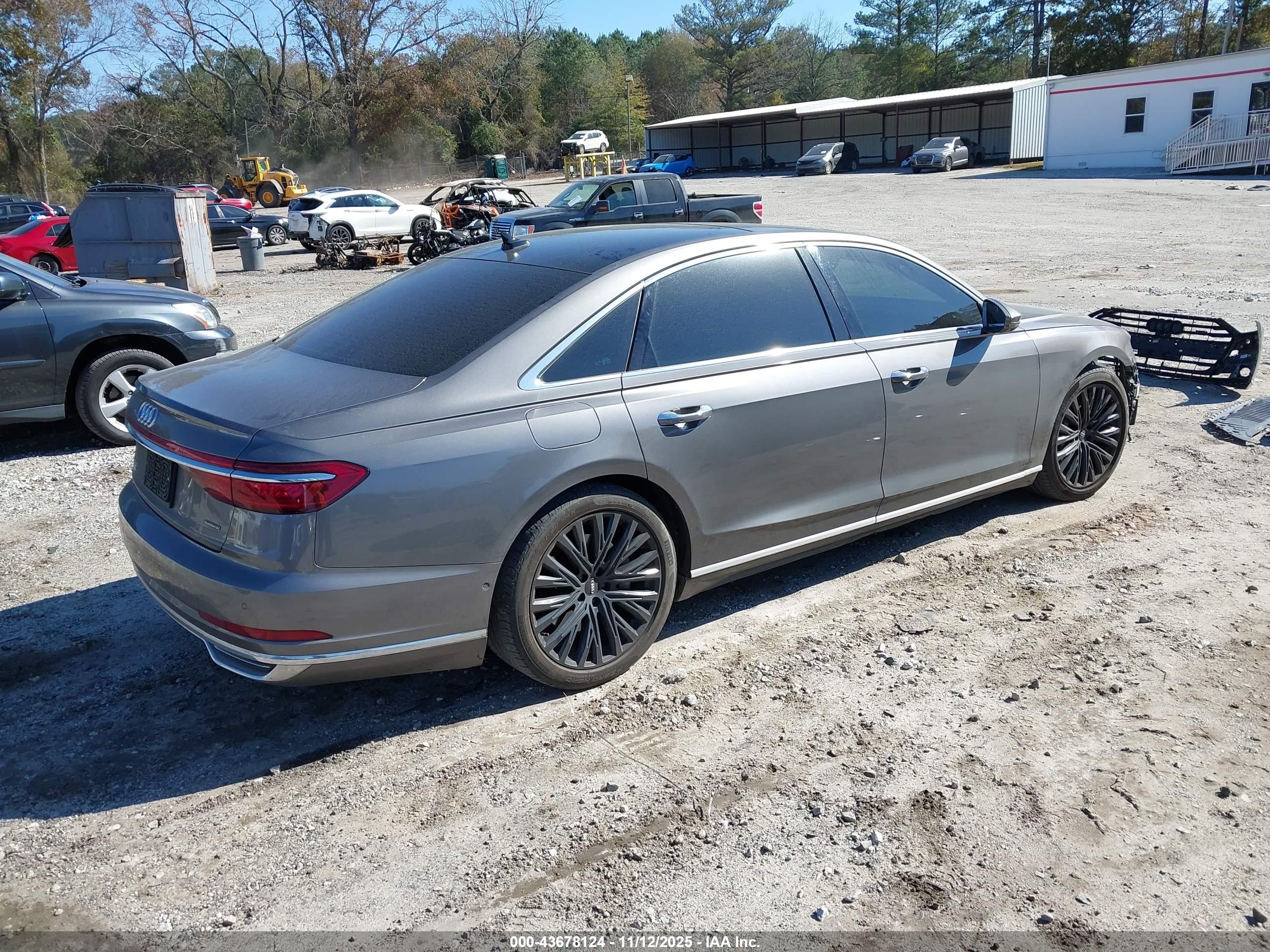 AUDI A8 image 4