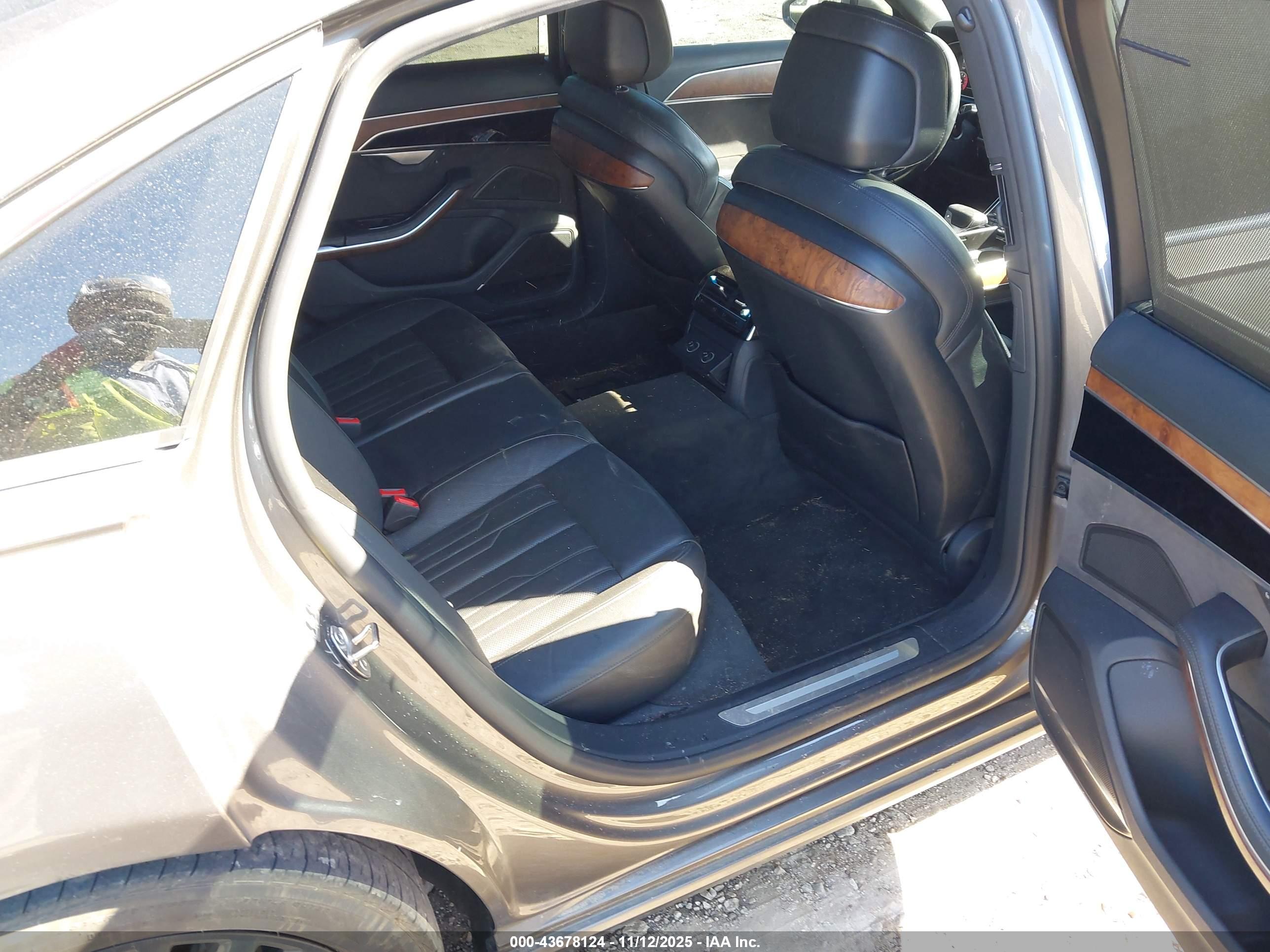 AUDI A8 image 8