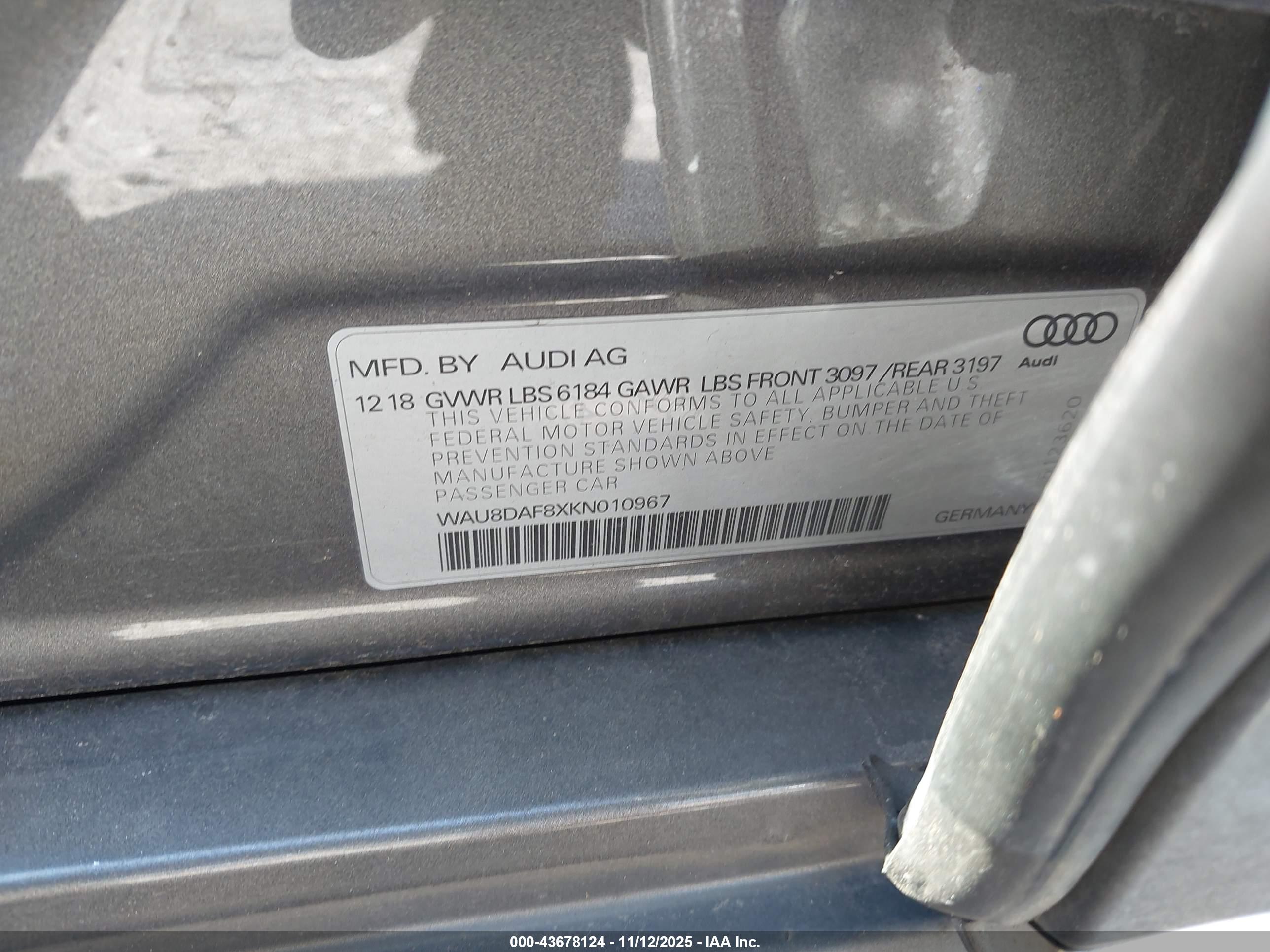 AUDI A8 image 9