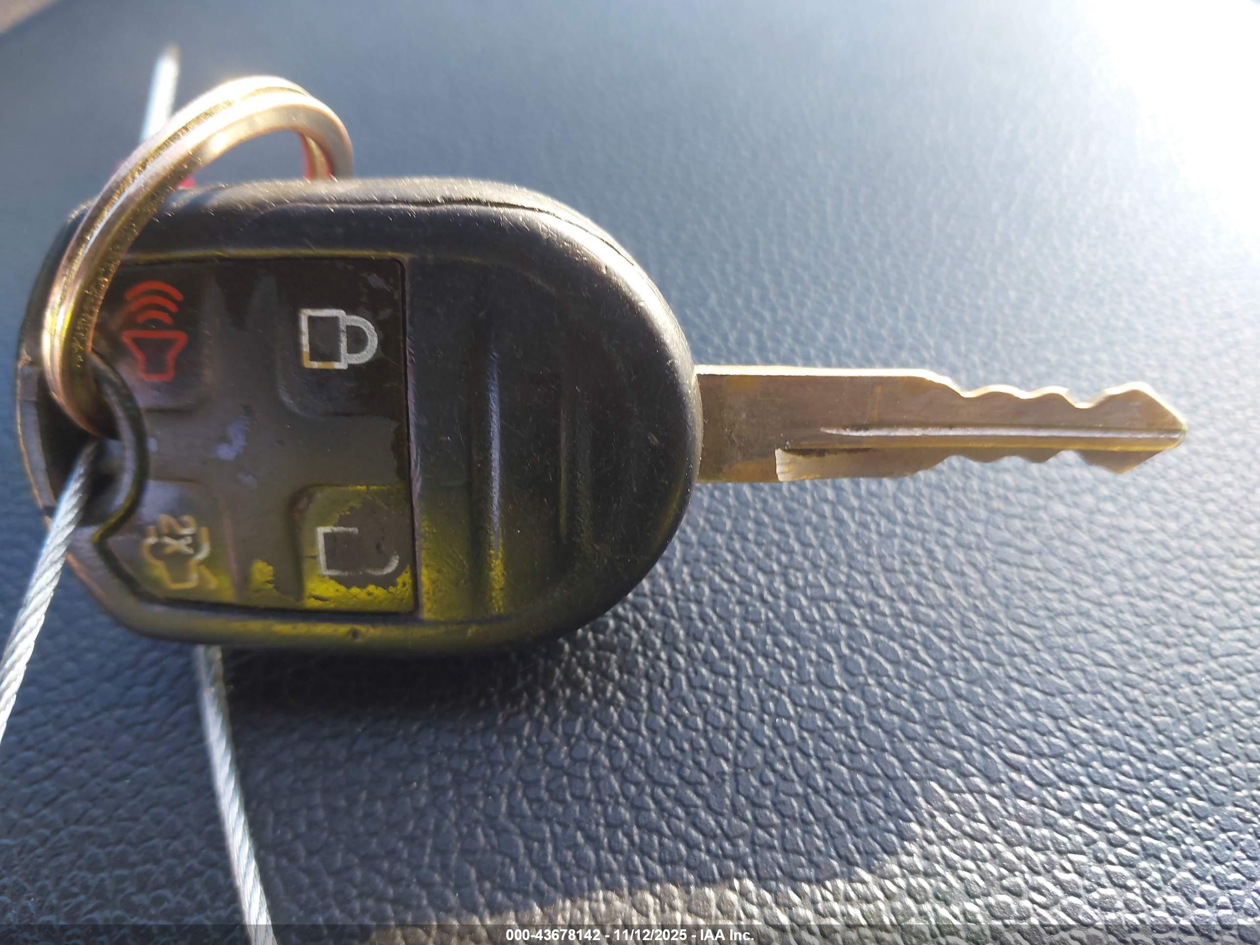 FORD EXPLORER image 11