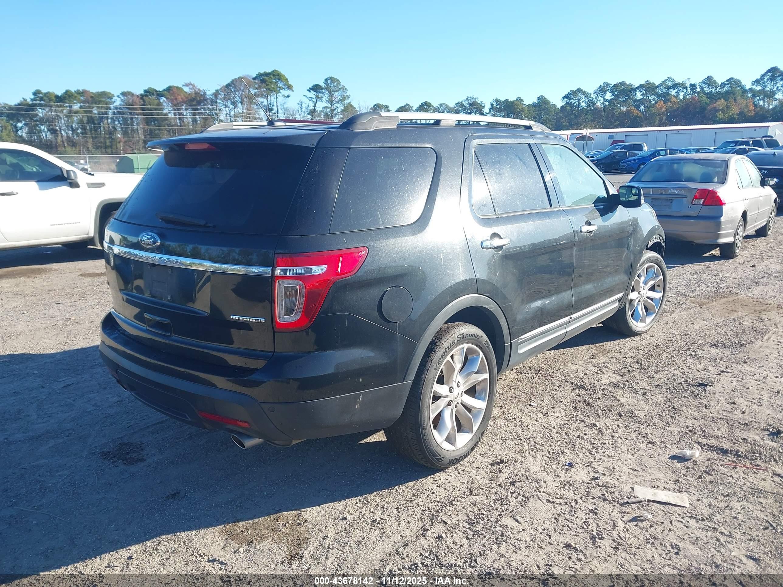FORD EXPLORER image 4