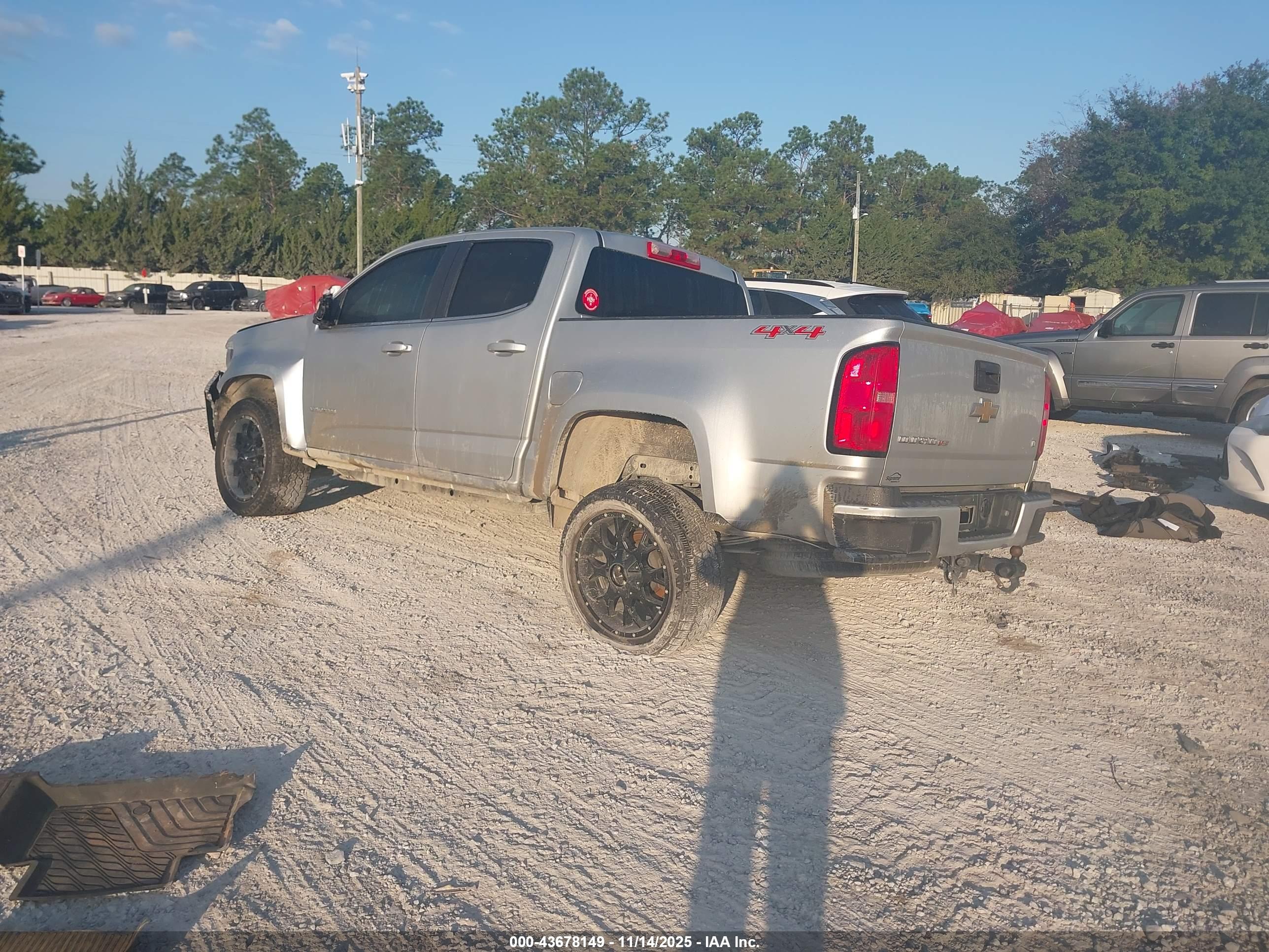 CHEVROLET COLORADO image 3