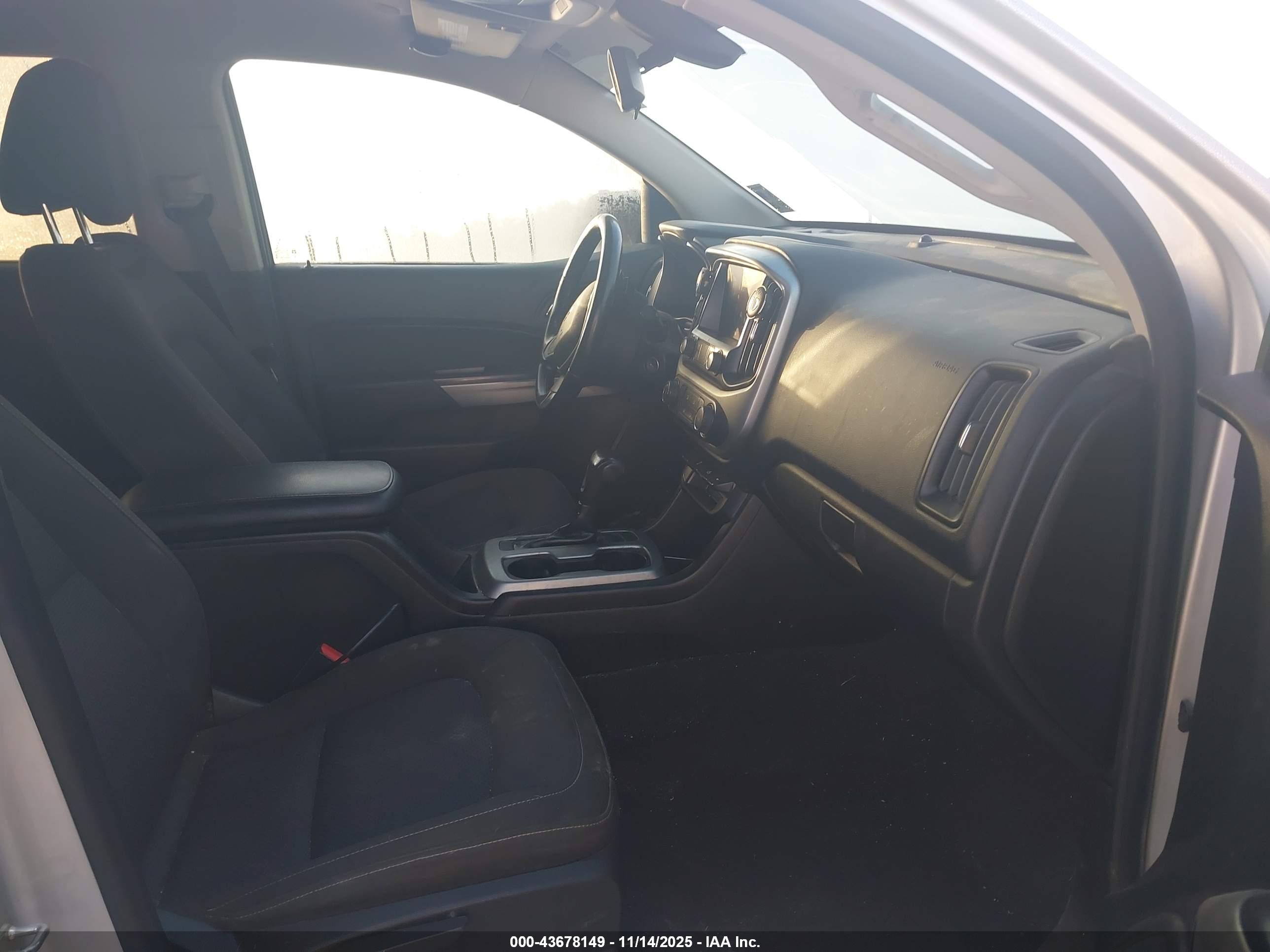 CHEVROLET COLORADO image 5