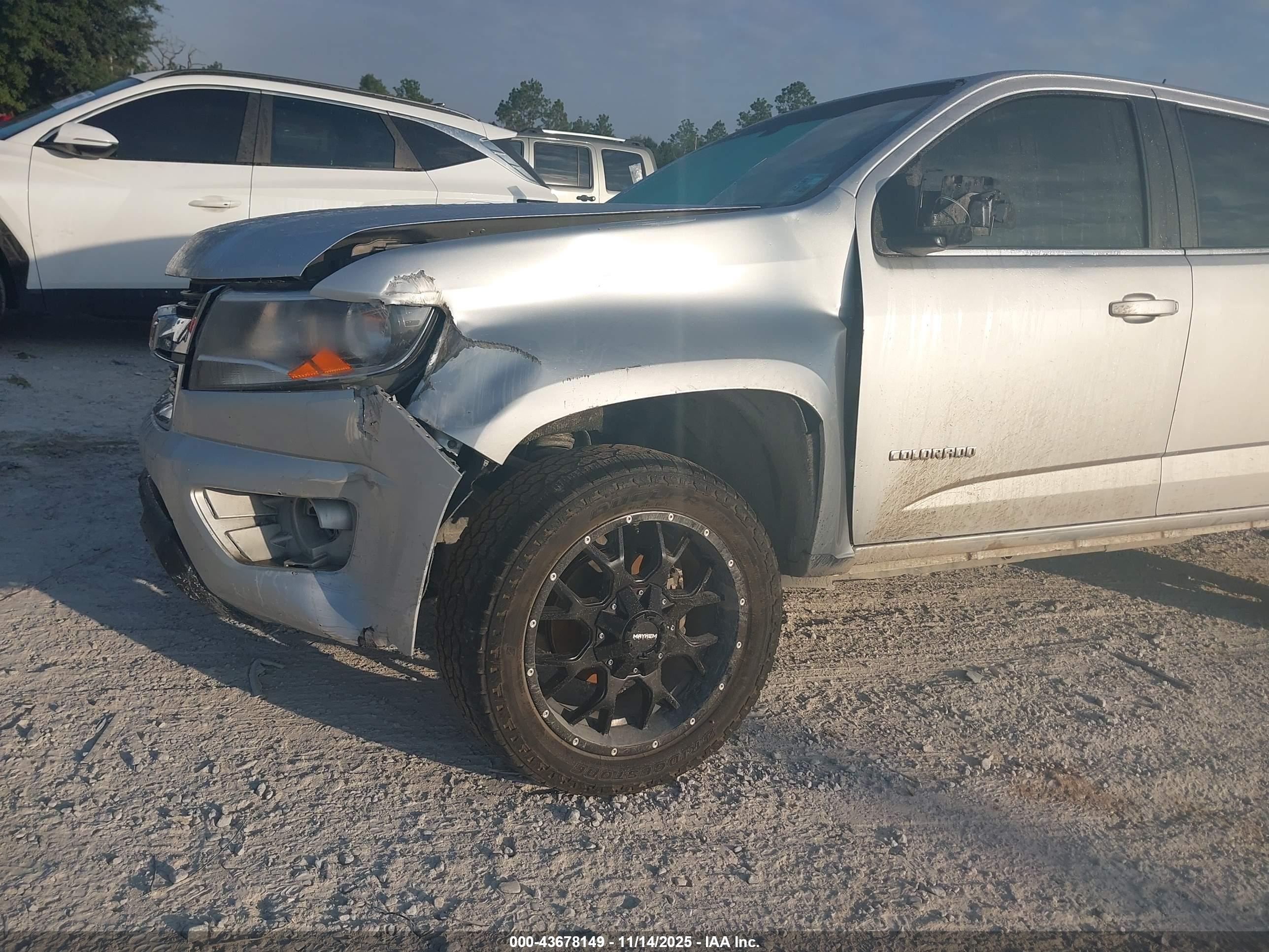 CHEVROLET COLORADO image 6