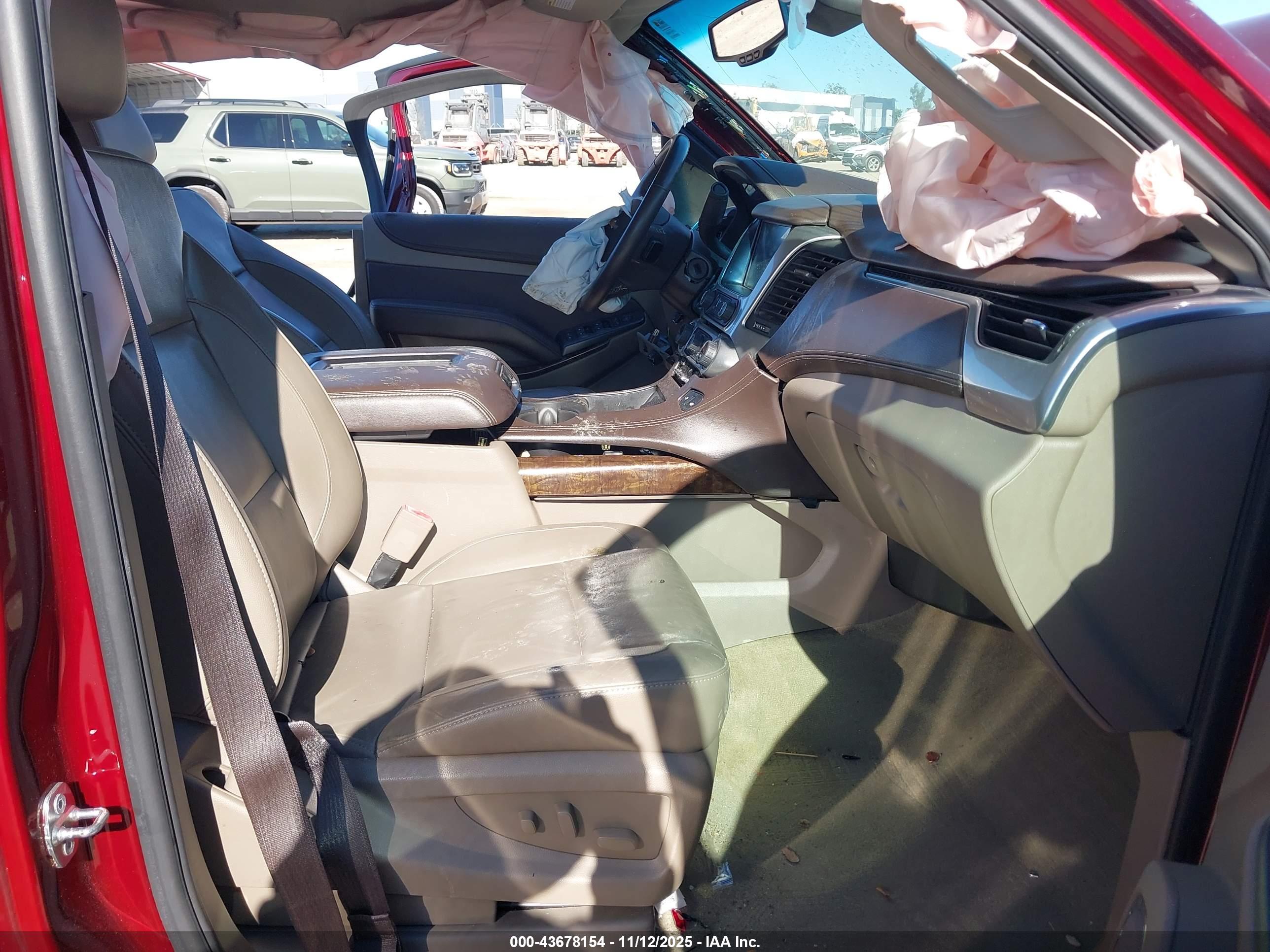 CHEVROLET SUBURBAN image 5