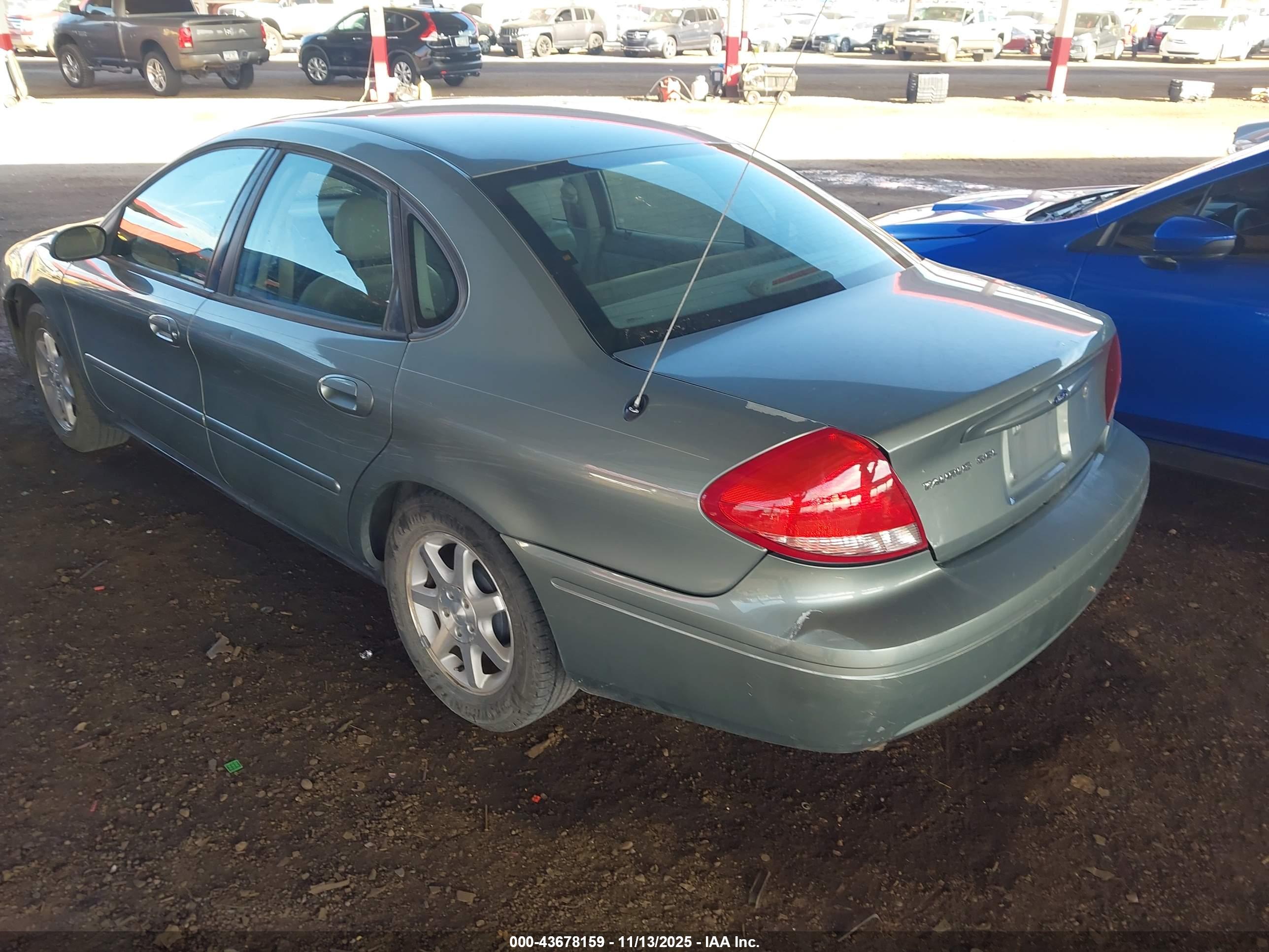 FORD TAURUS image 3