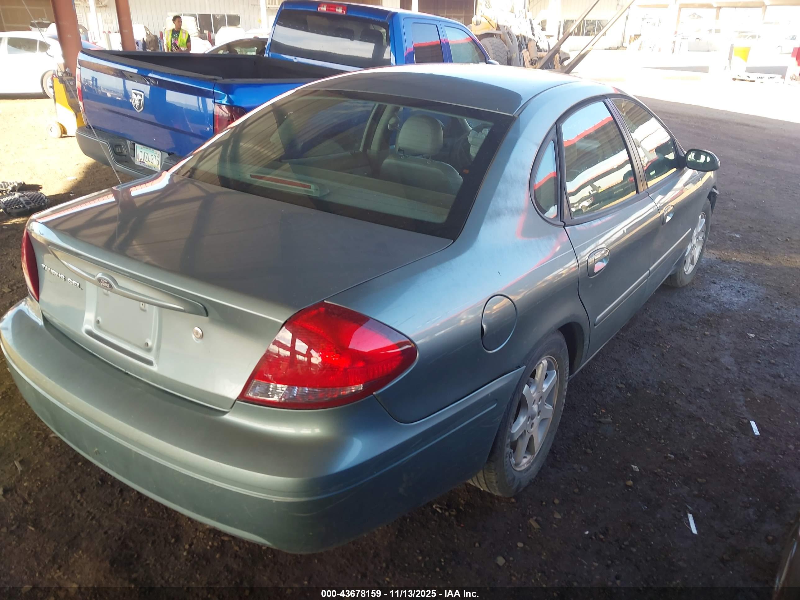 FORD TAURUS image 4