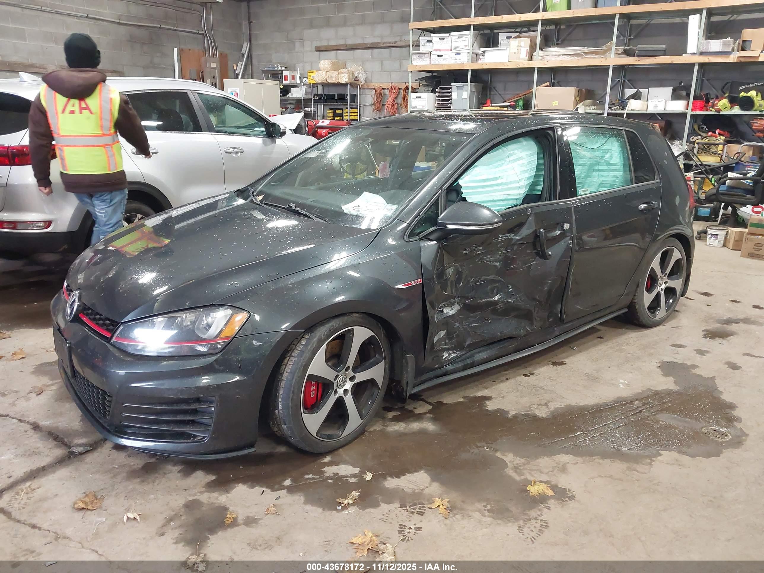 VOLKSWAGEN GOLF image 2