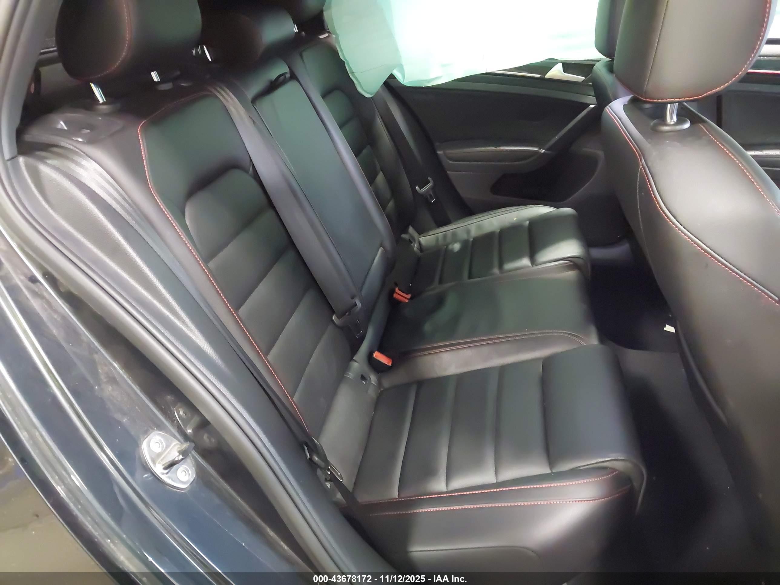 VOLKSWAGEN GOLF image 8