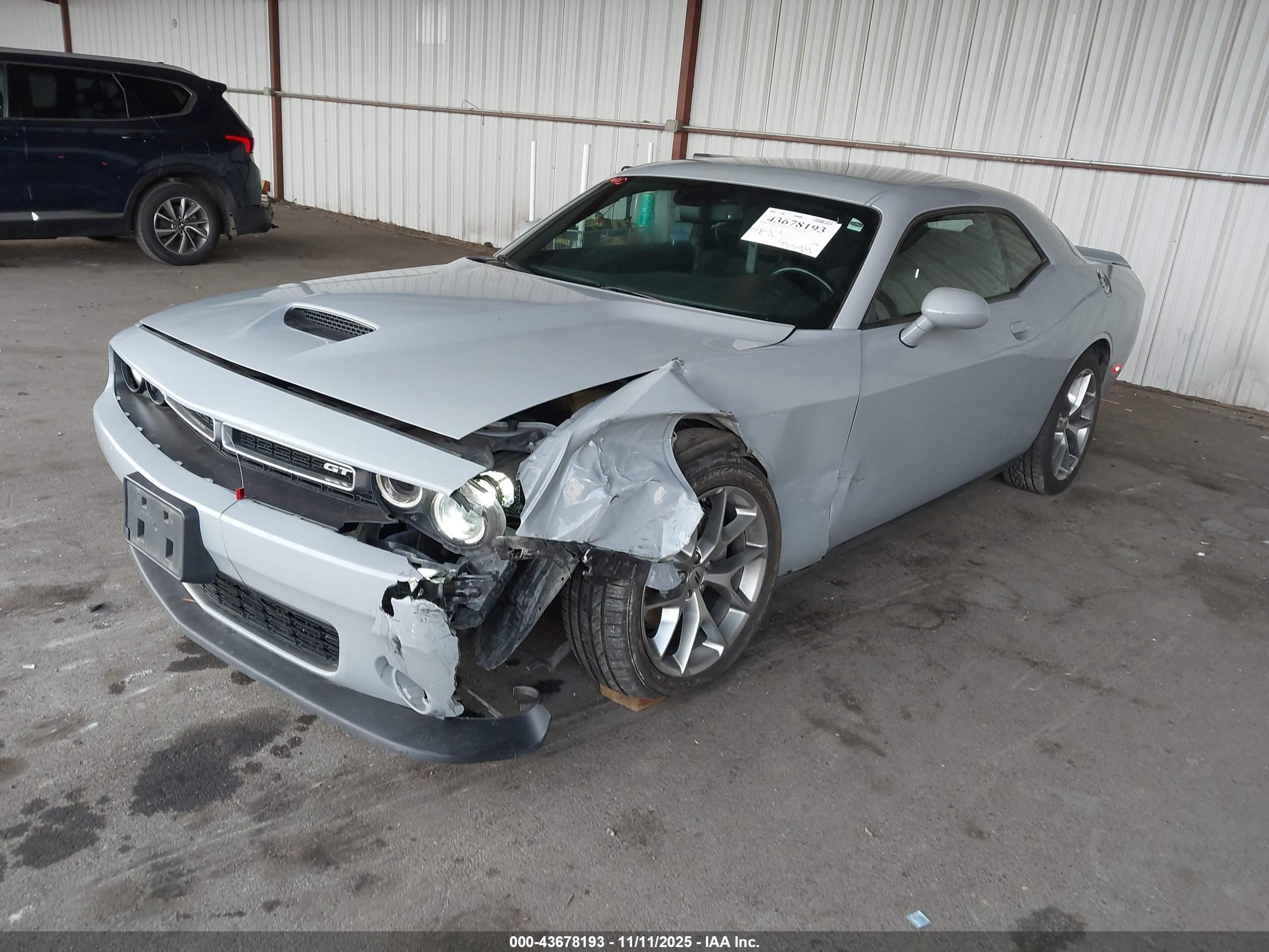 DODGE CHALLENGER image 2