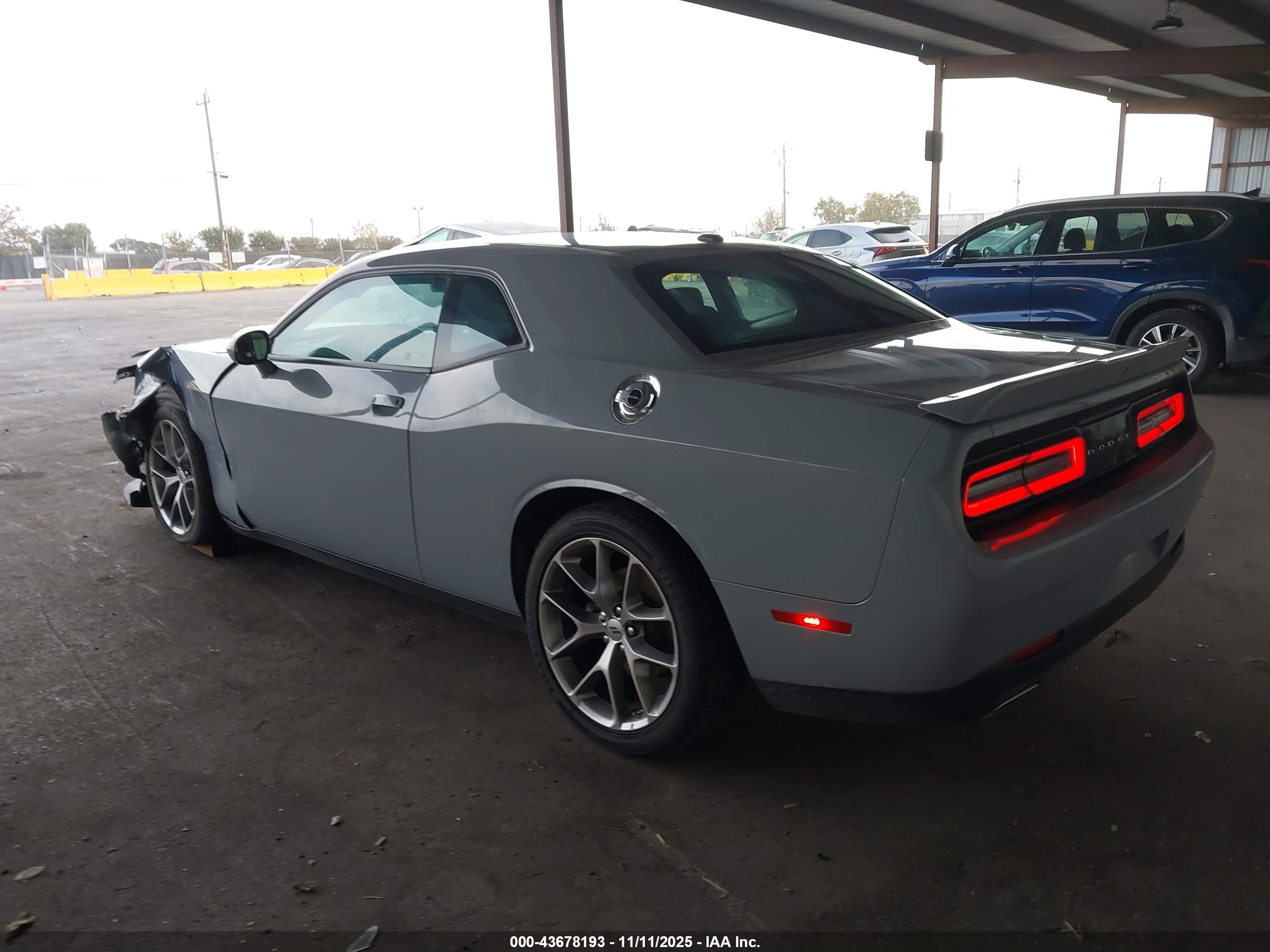 DODGE CHALLENGER image 3