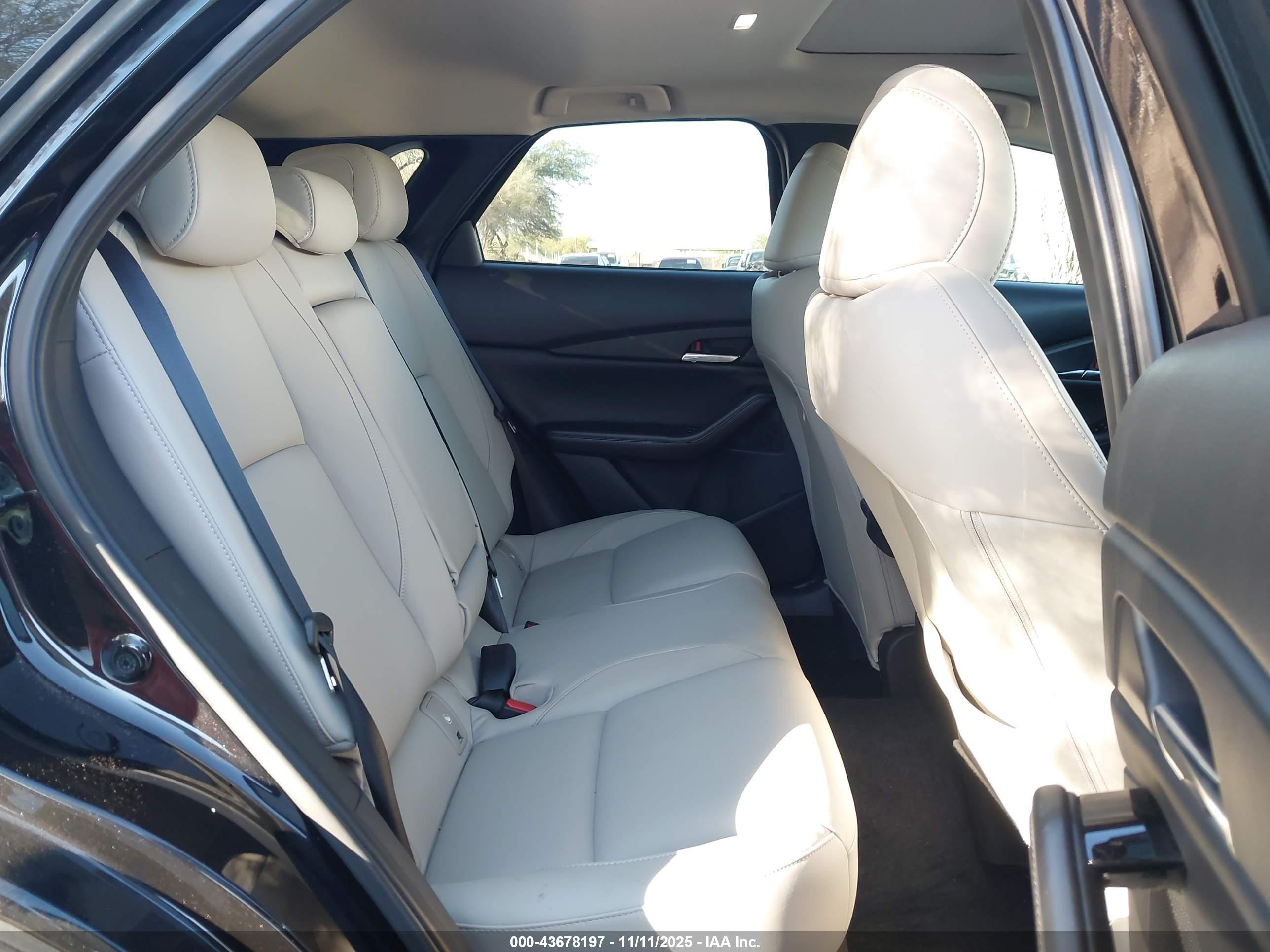 MAZDA CX-30 image 8