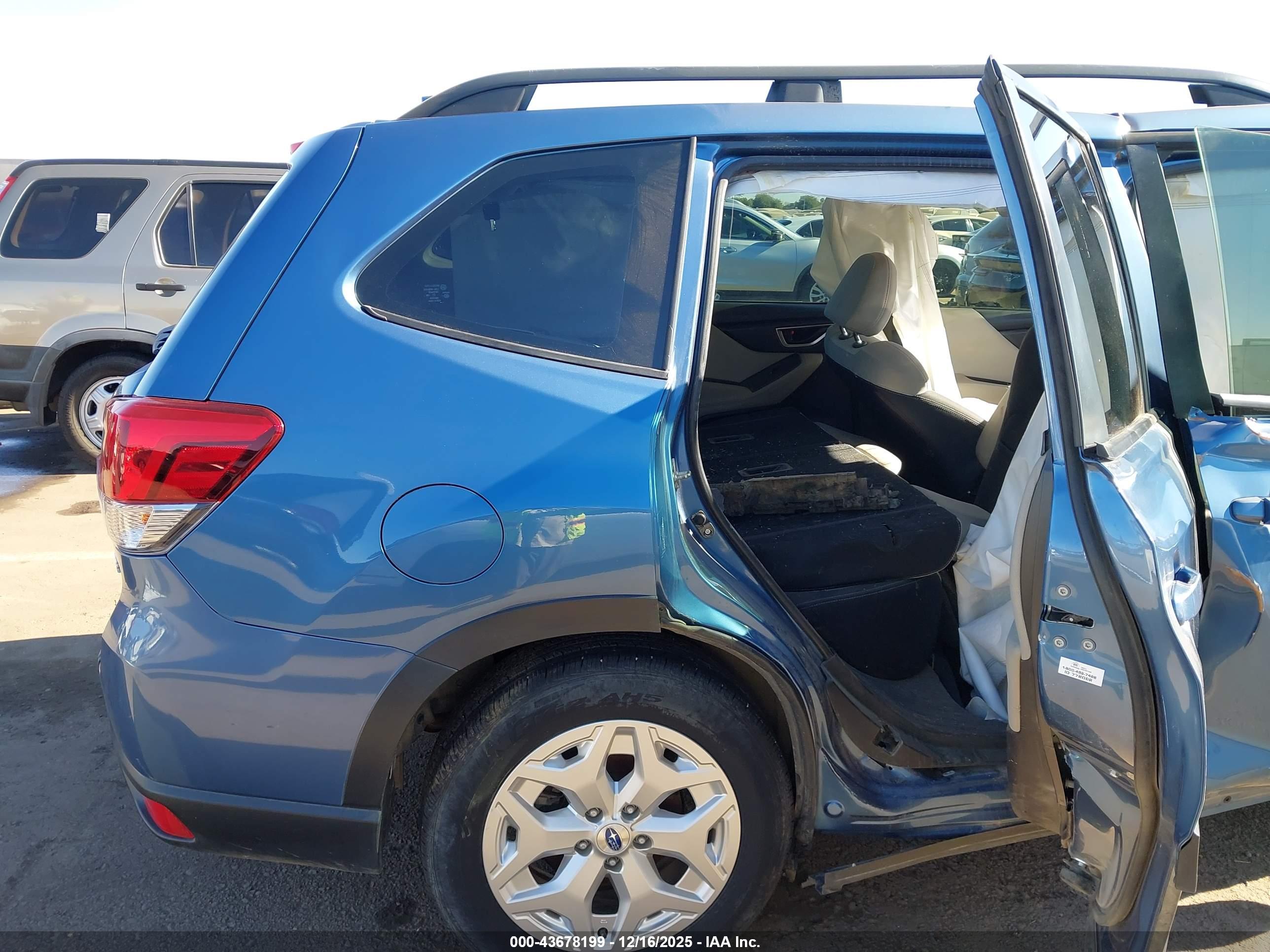 SUBARU FORESTER image 8