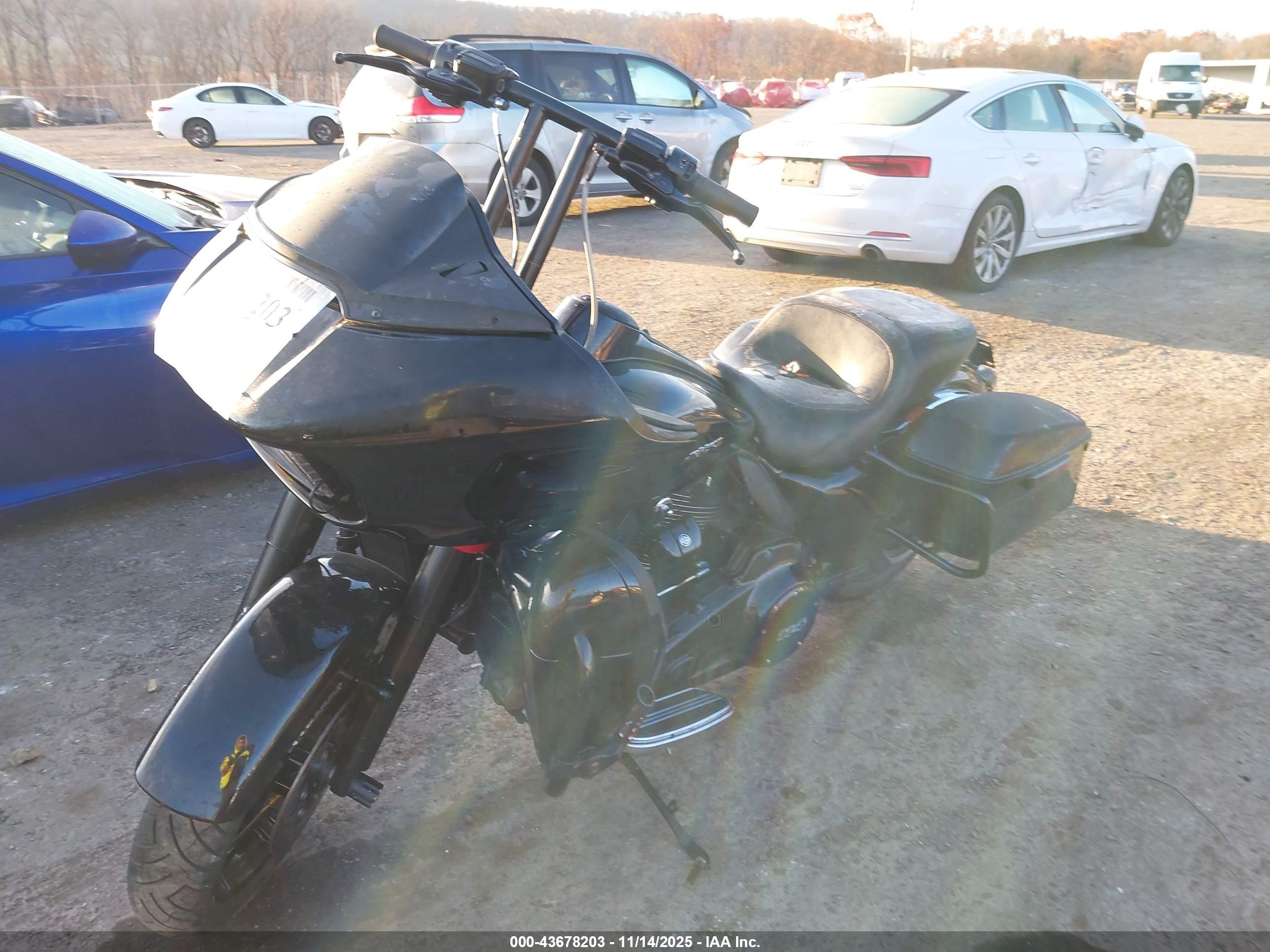 HARLEY-DAVIDSON FLTRK image 2