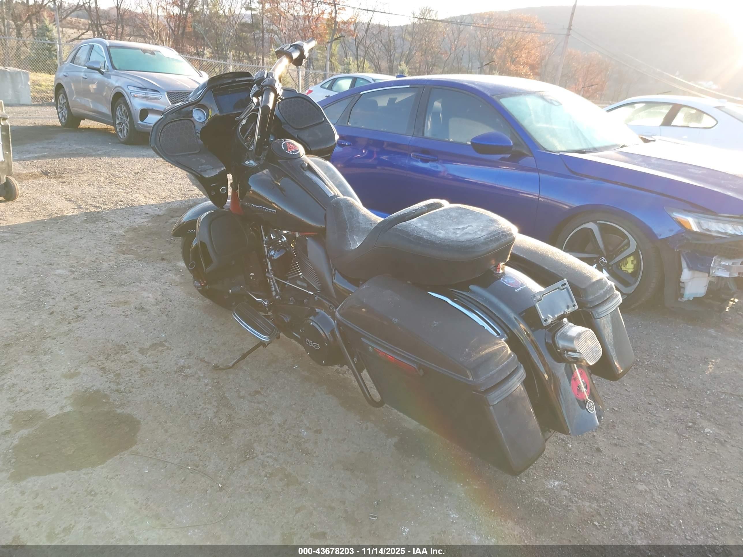 HARLEY-DAVIDSON FLTRK image 3
