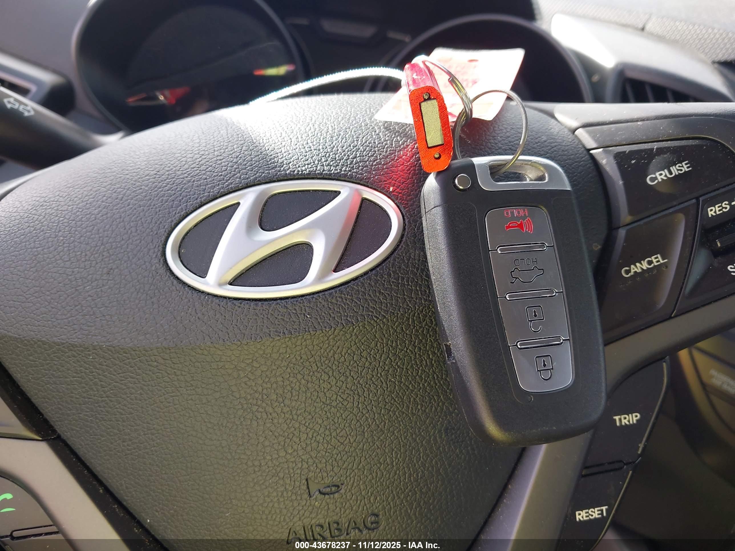 HYUNDAI VELOSTER image 11