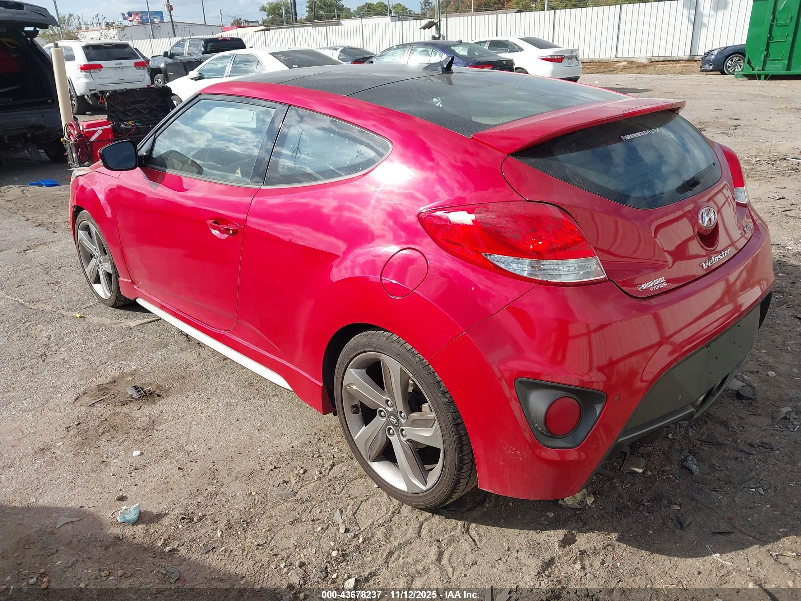 HYUNDAI VELOSTER image 3