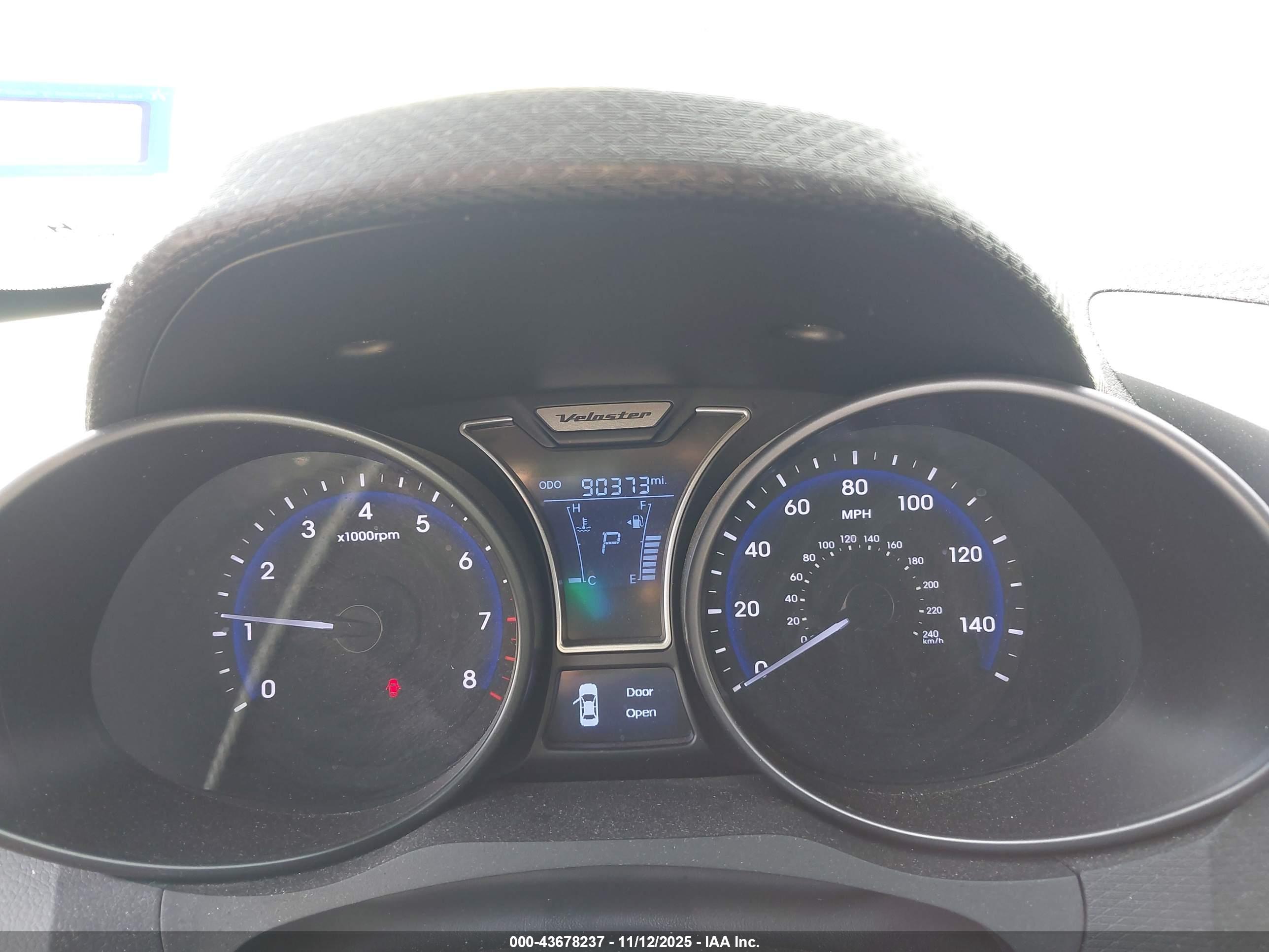 HYUNDAI VELOSTER image 7