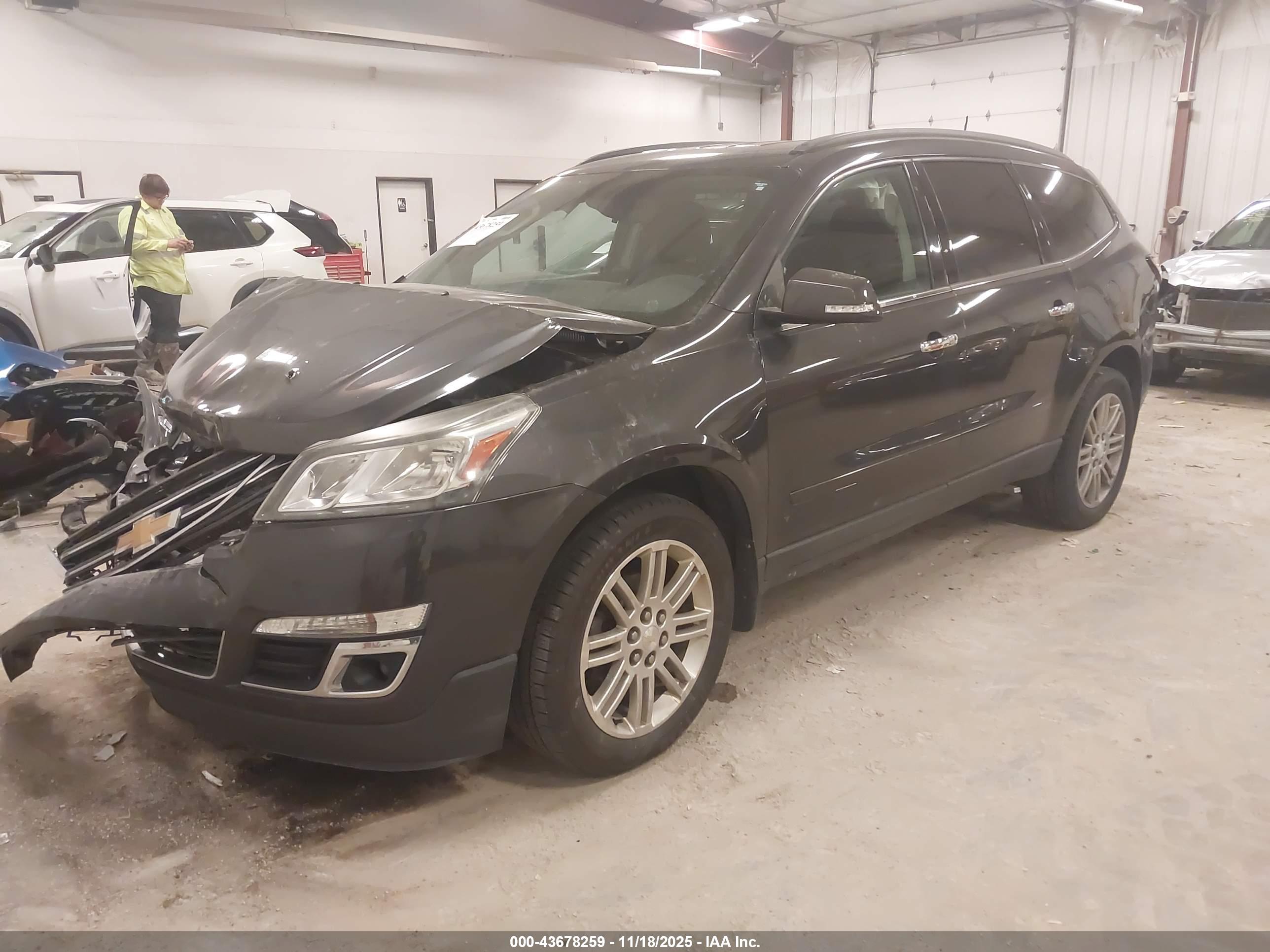 CHEVROLET TRAVERSE image 2