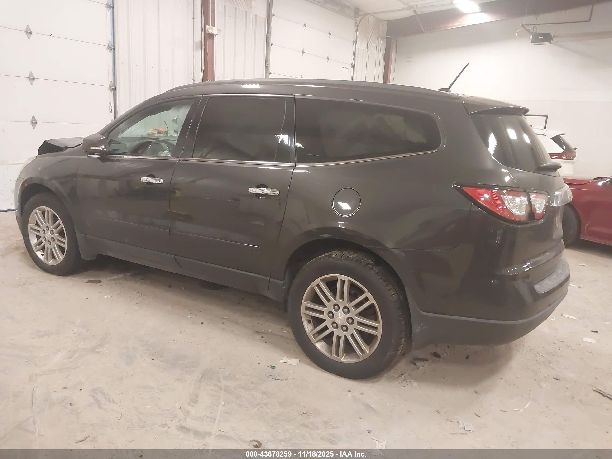 CHEVROLET TRAVERSE image 3