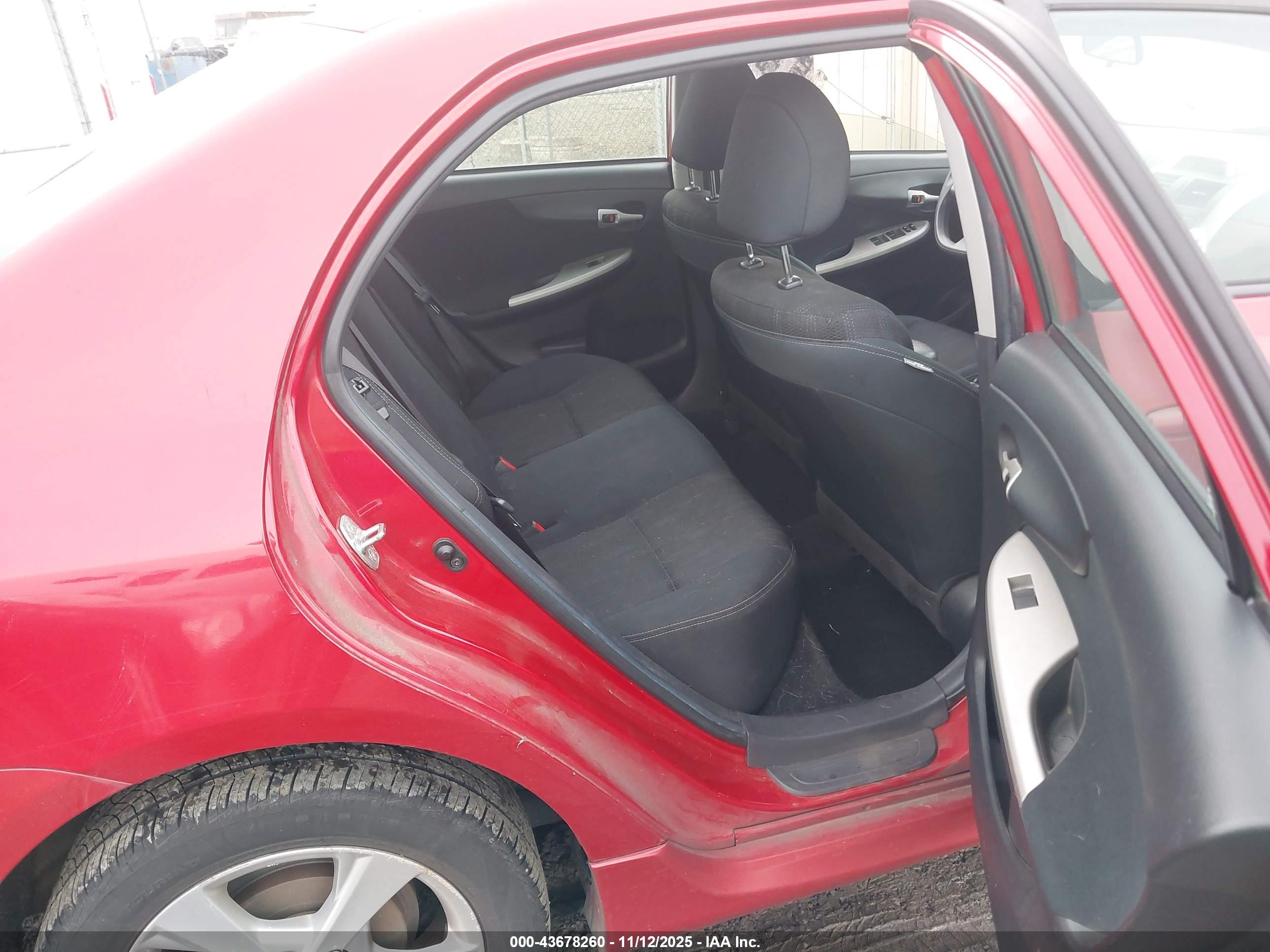 TOYOTA COROLLA image 8