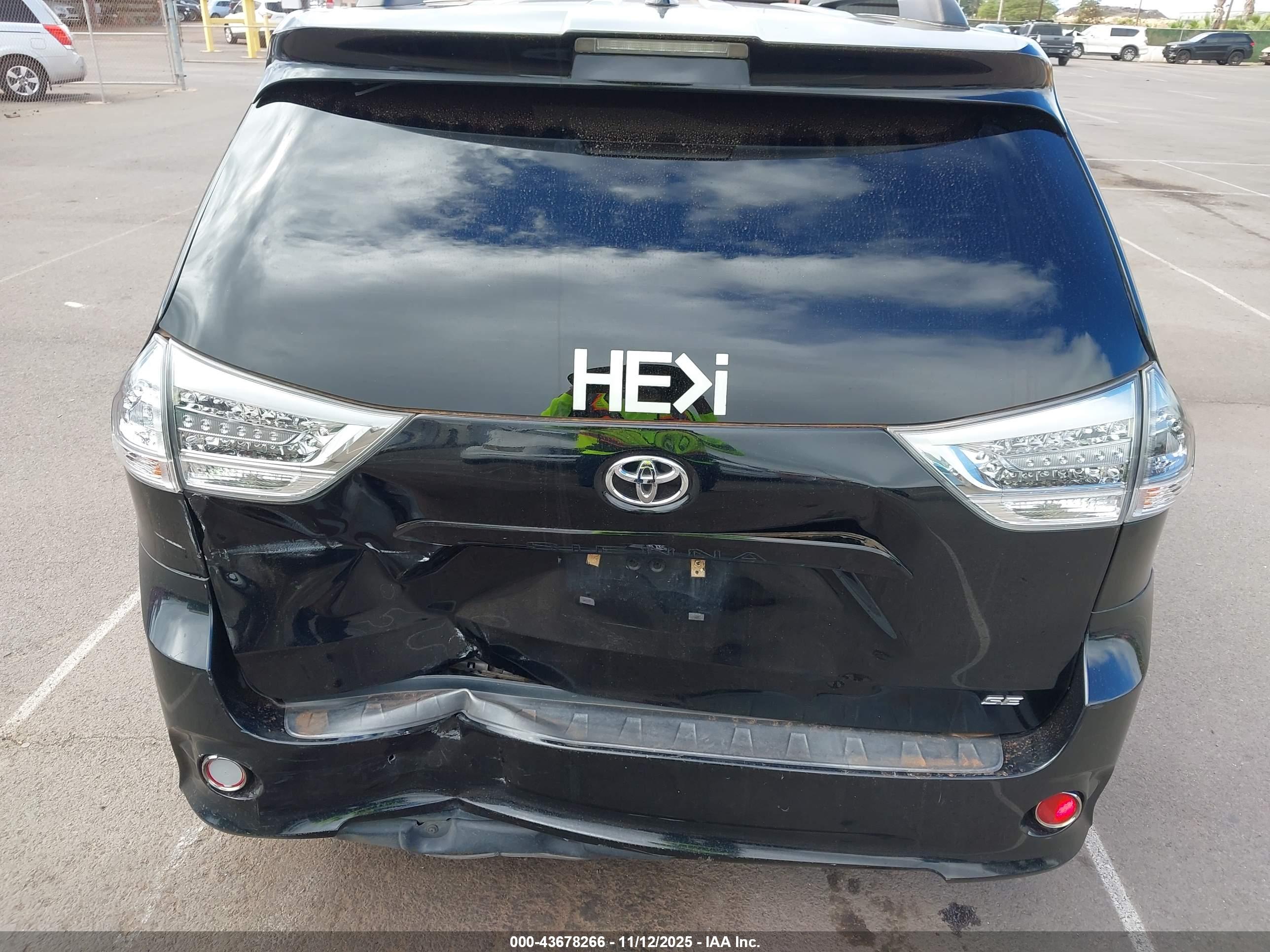 TOYOTA SIENNA image 6