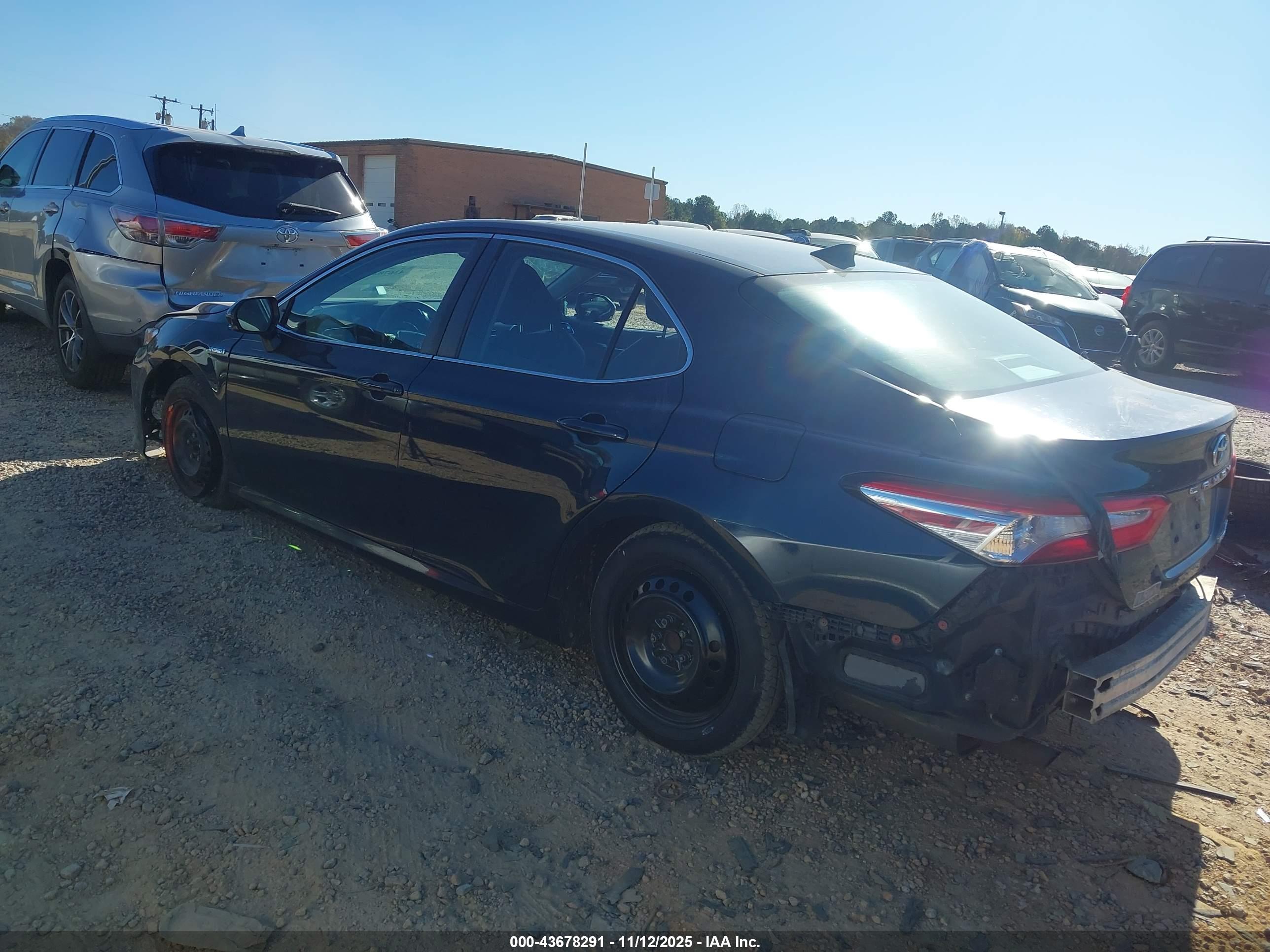 TOYOTA CAMRY image 3