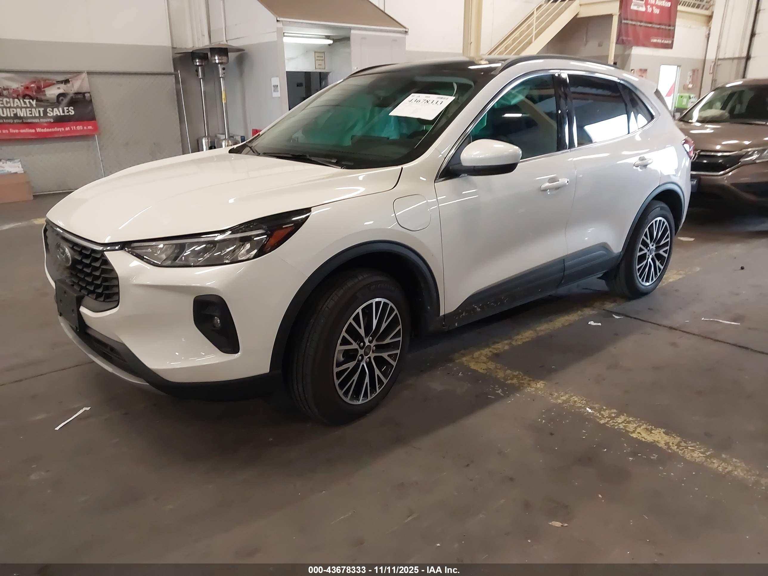 FORD ESCAPE image 2