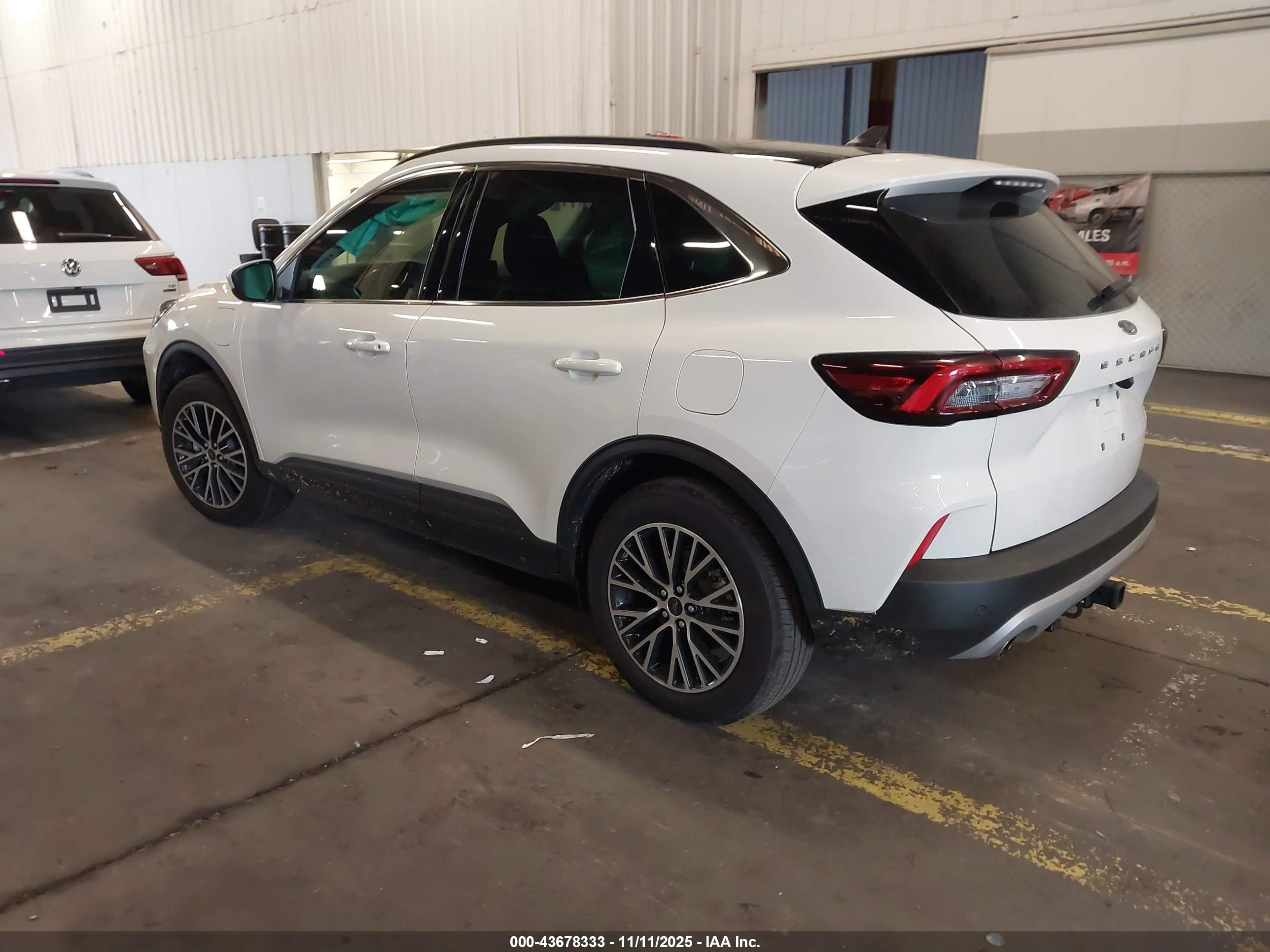 FORD ESCAPE image 3