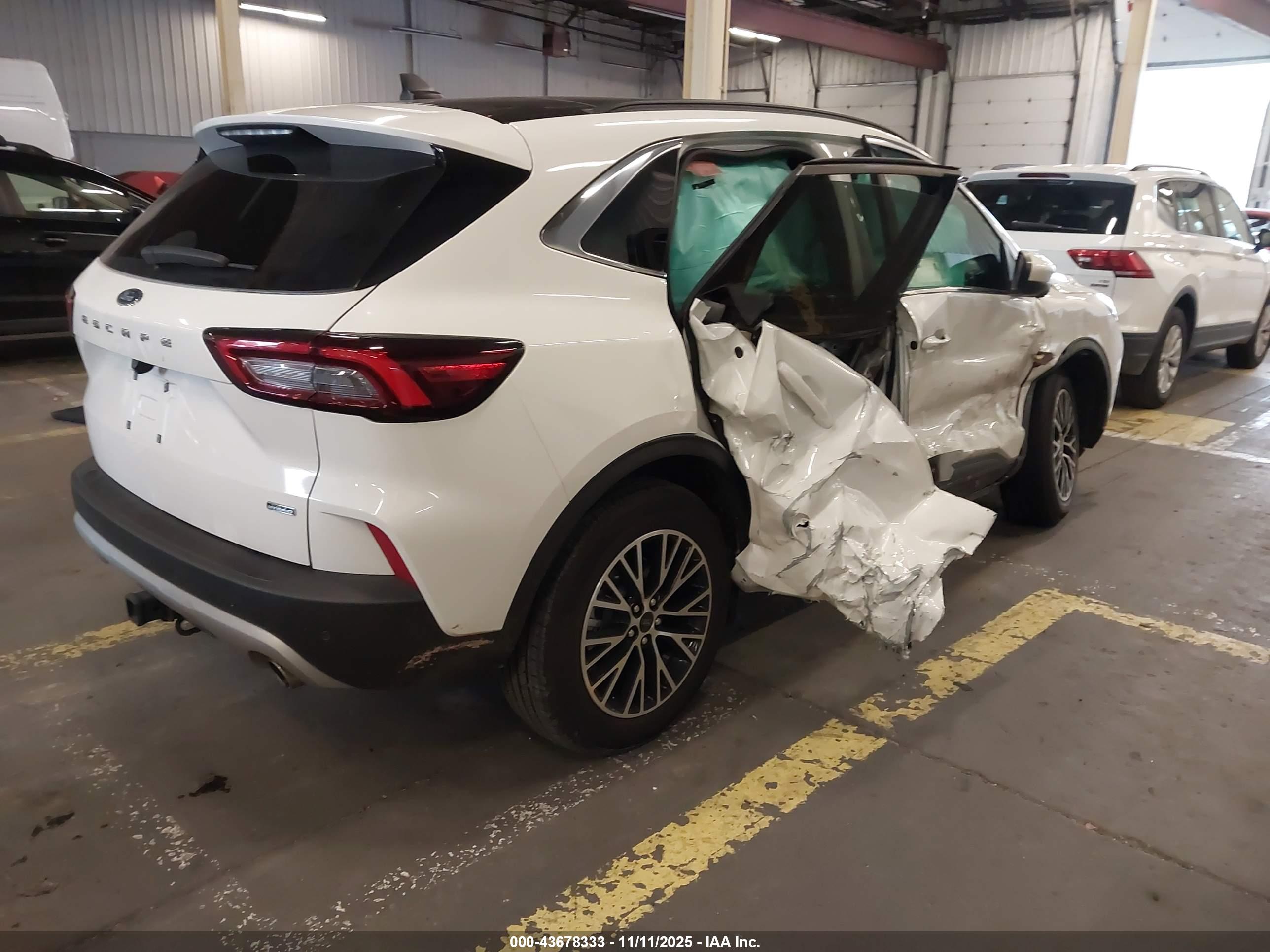 FORD ESCAPE image 4