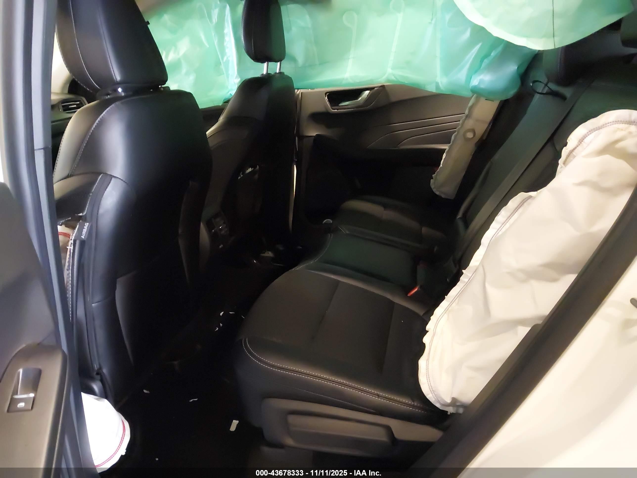 FORD ESCAPE image 8