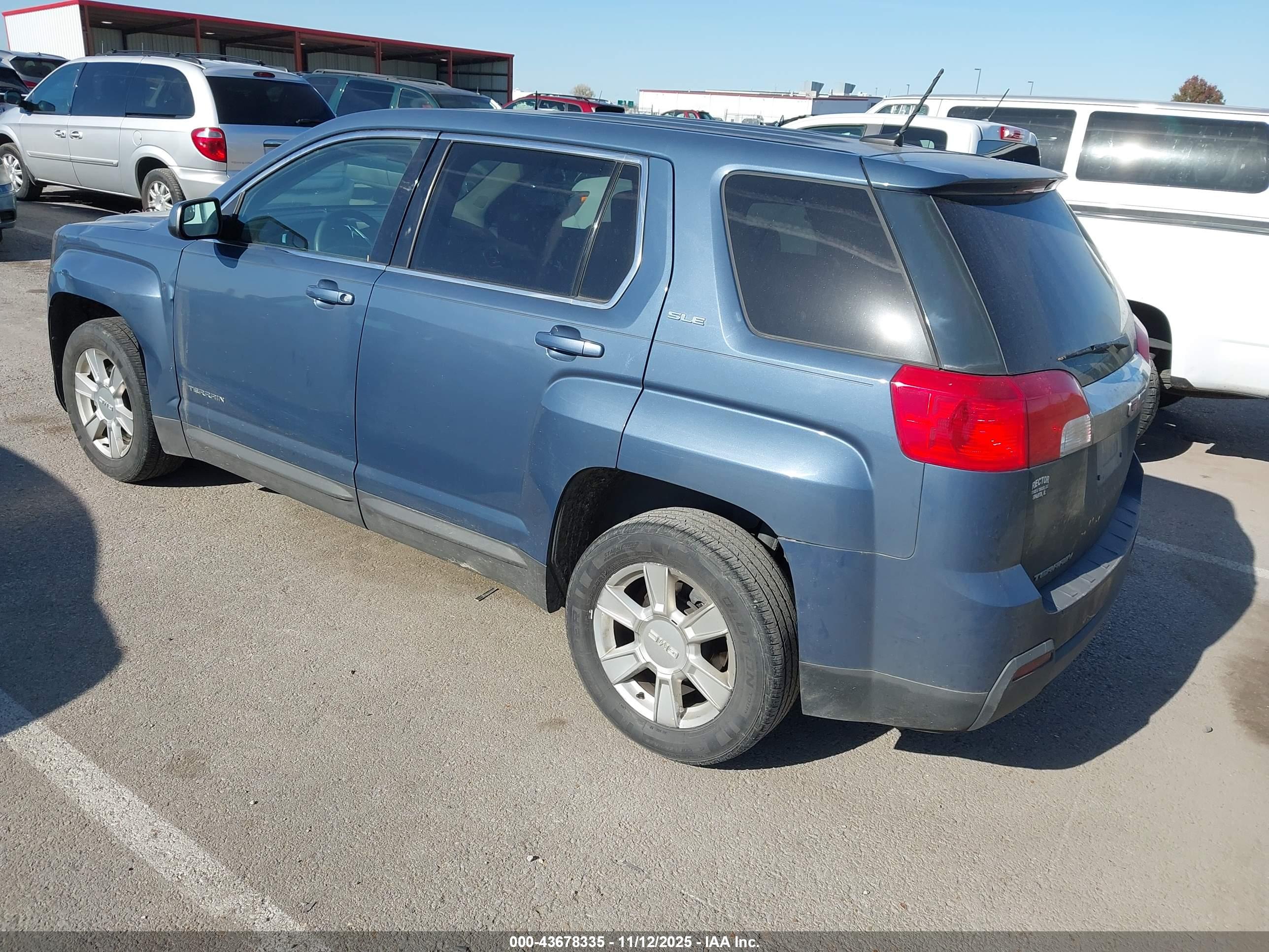 GMC TERRAIN image 3