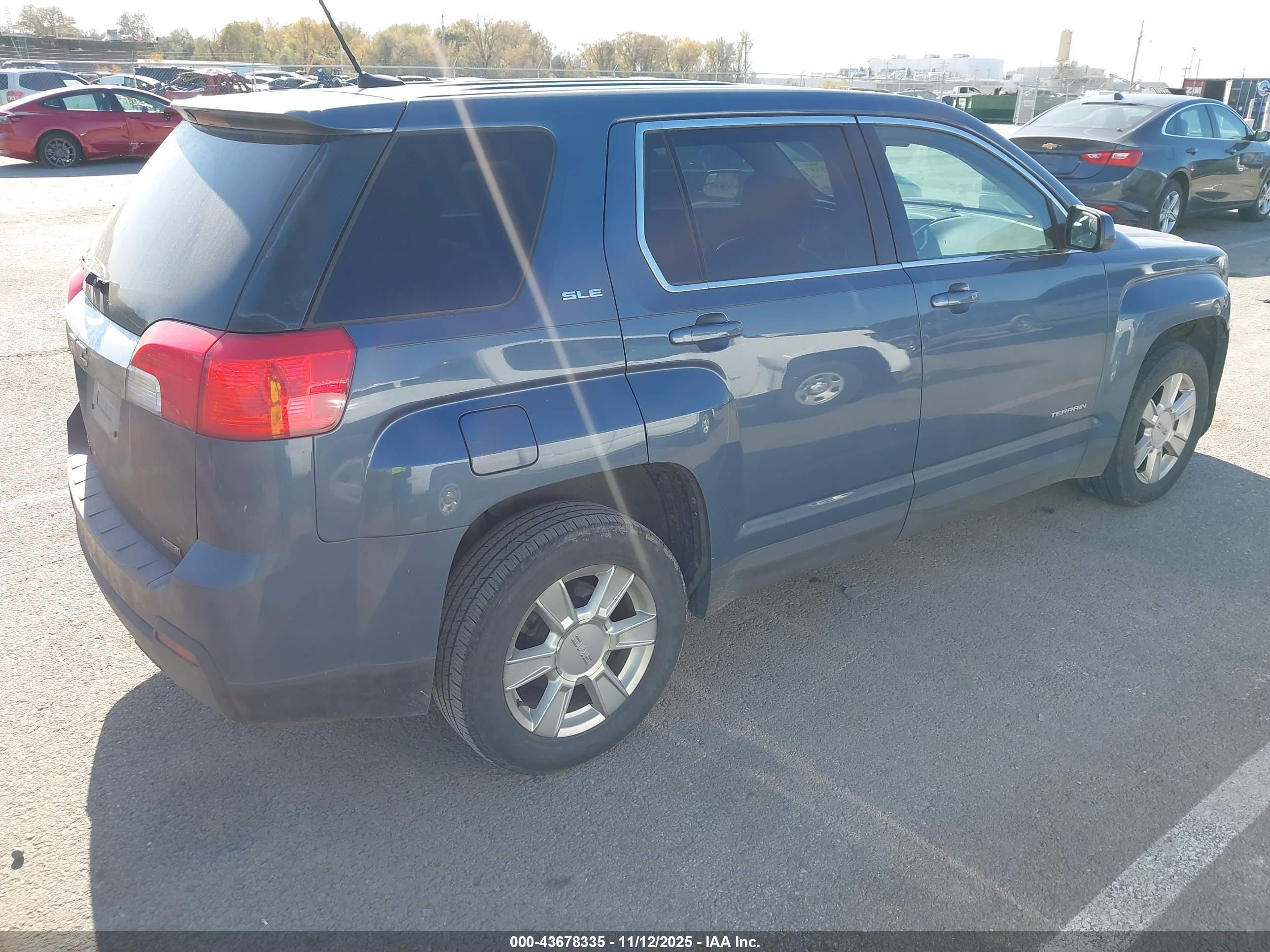 GMC TERRAIN image 4
