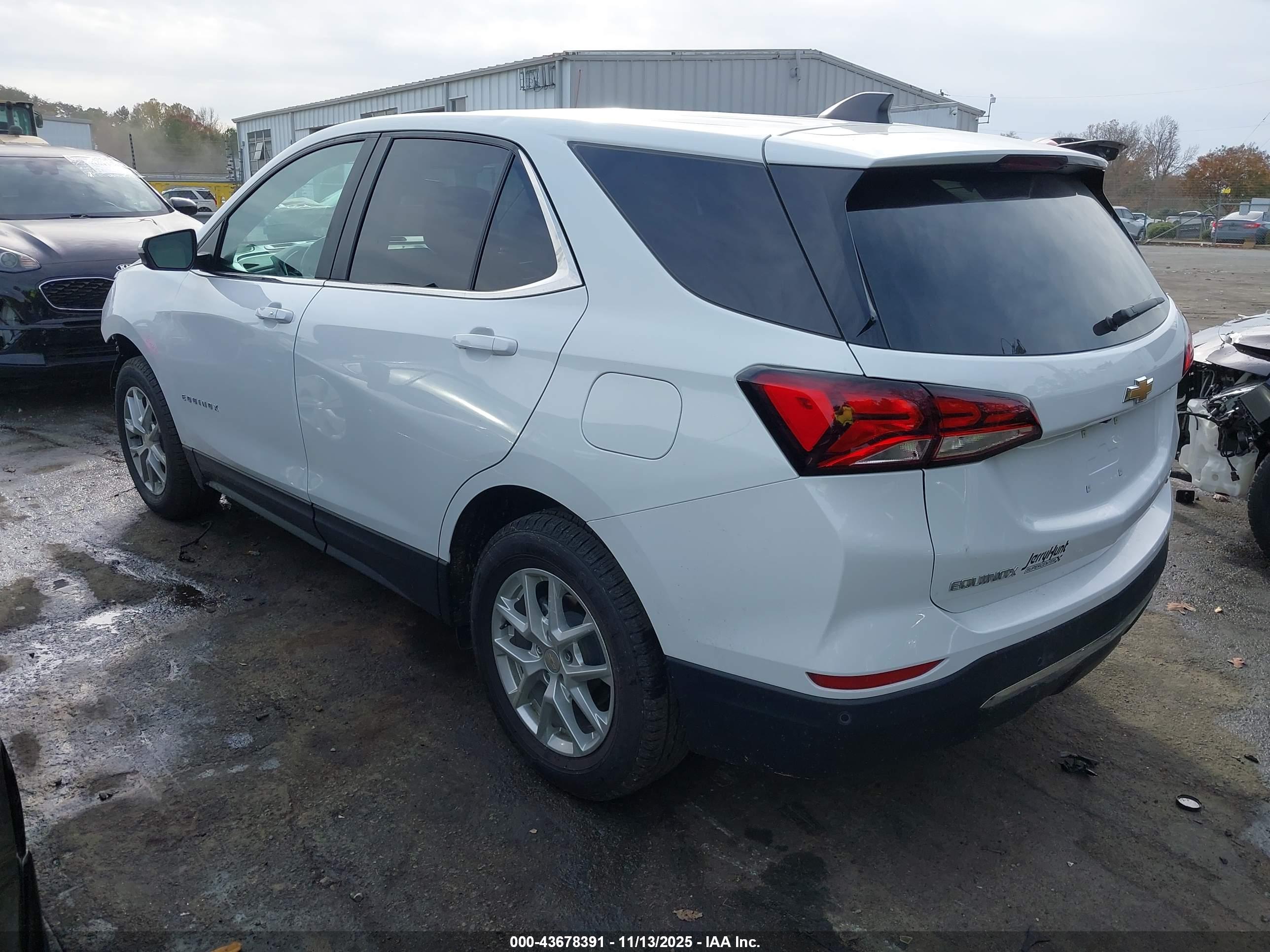 CHEVROLET EQUINOX image 3