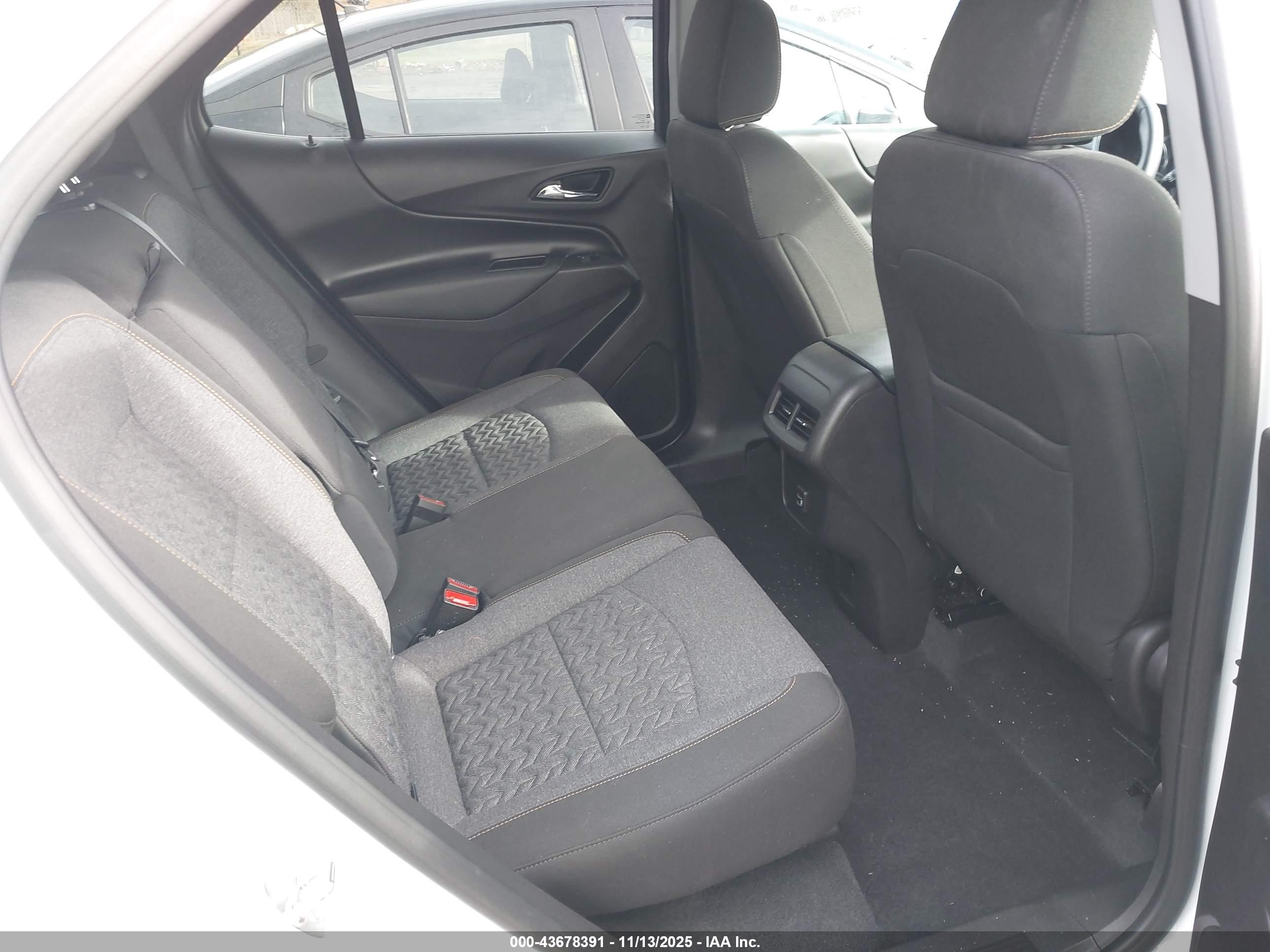 CHEVROLET EQUINOX image 8
