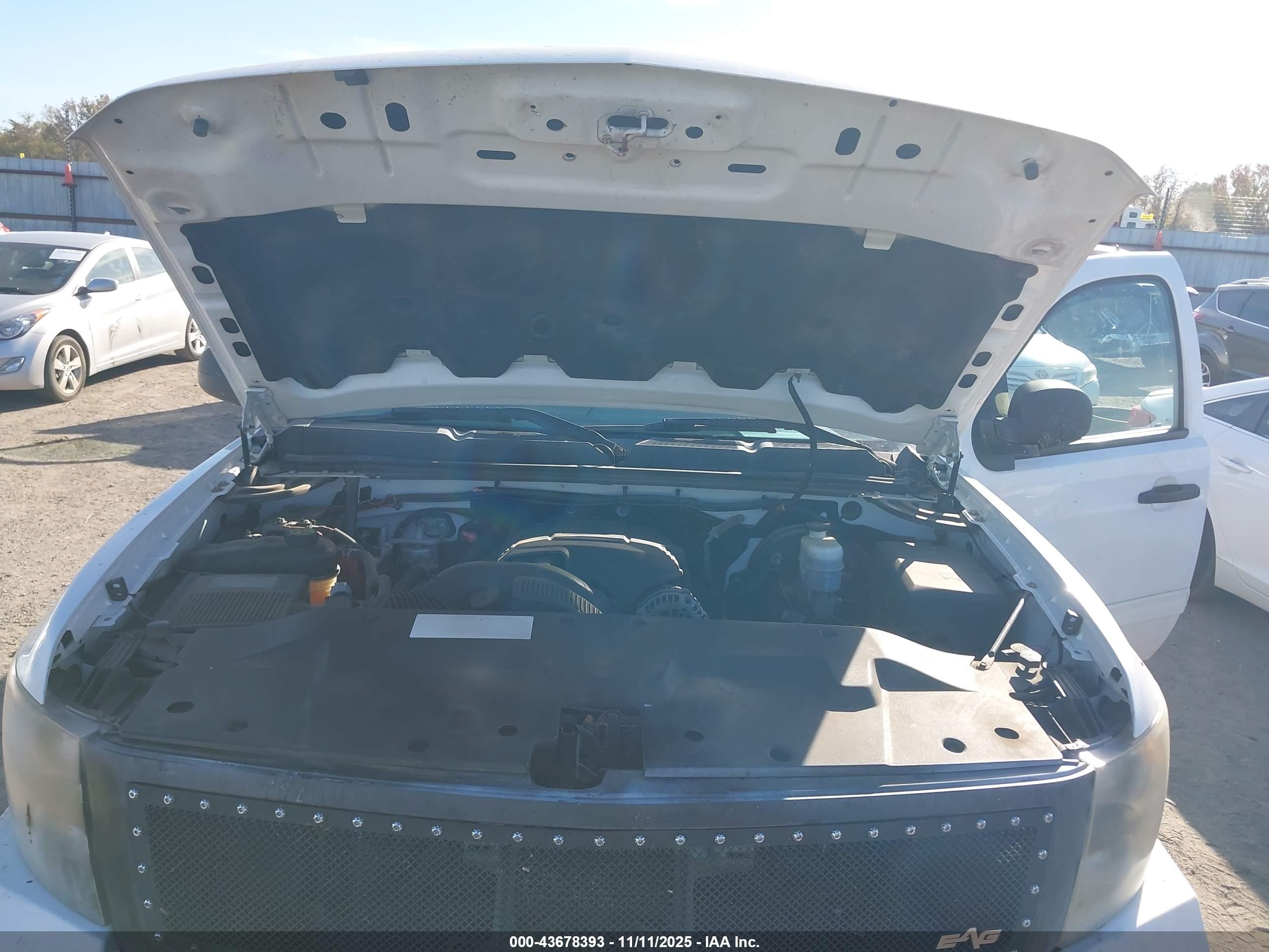 CHEVROLET SILVERADO image 10