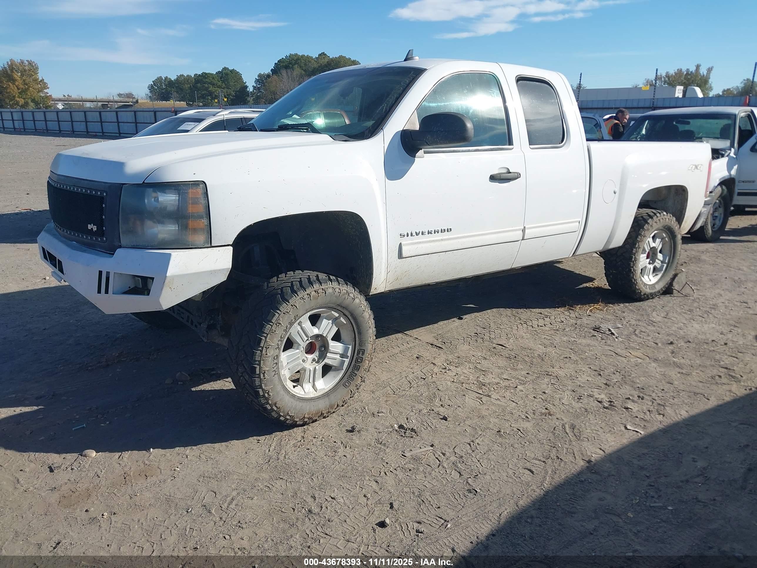 CHEVROLET SILVERADO image 2