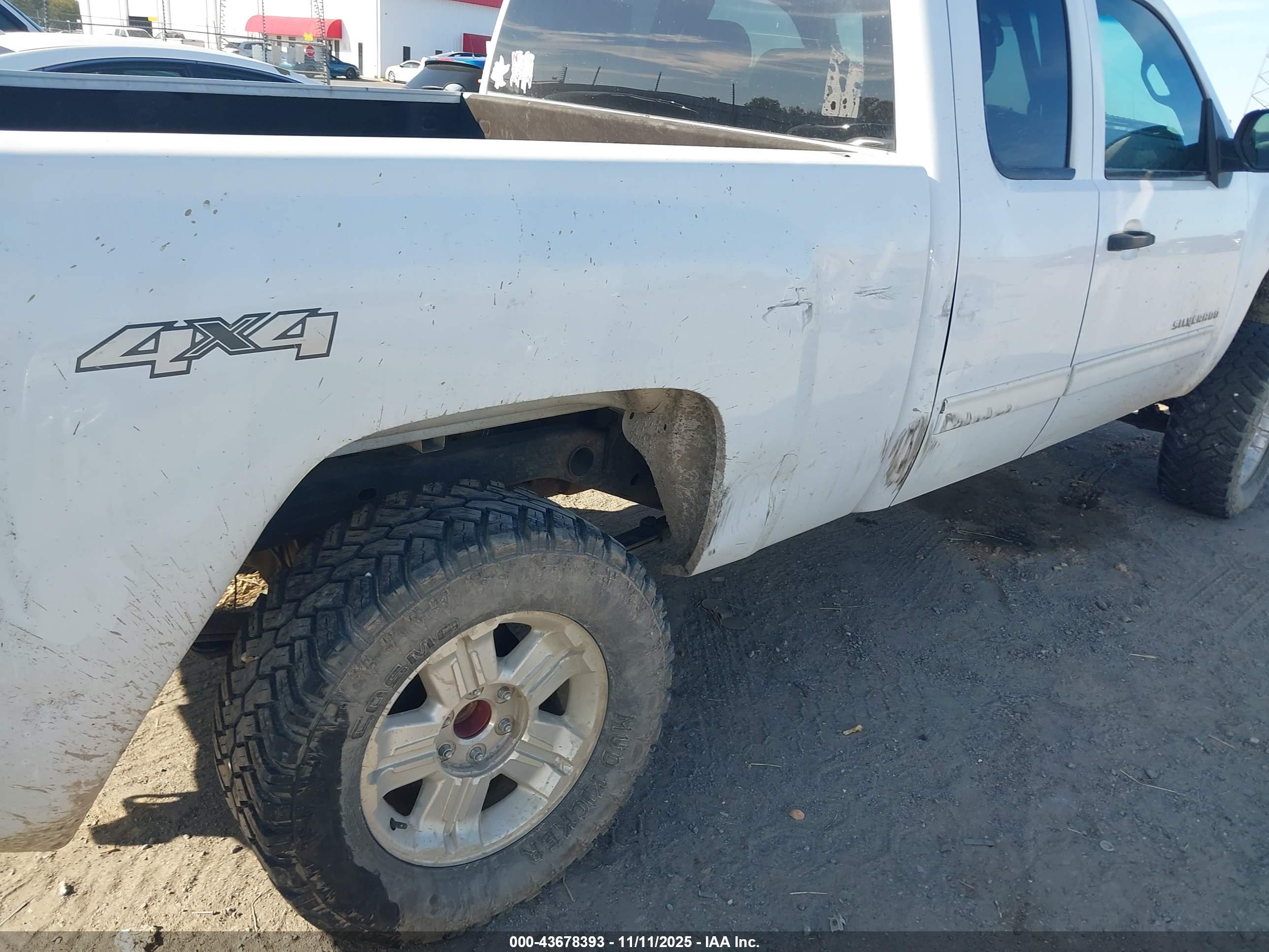 CHEVROLET SILVERADO image 6