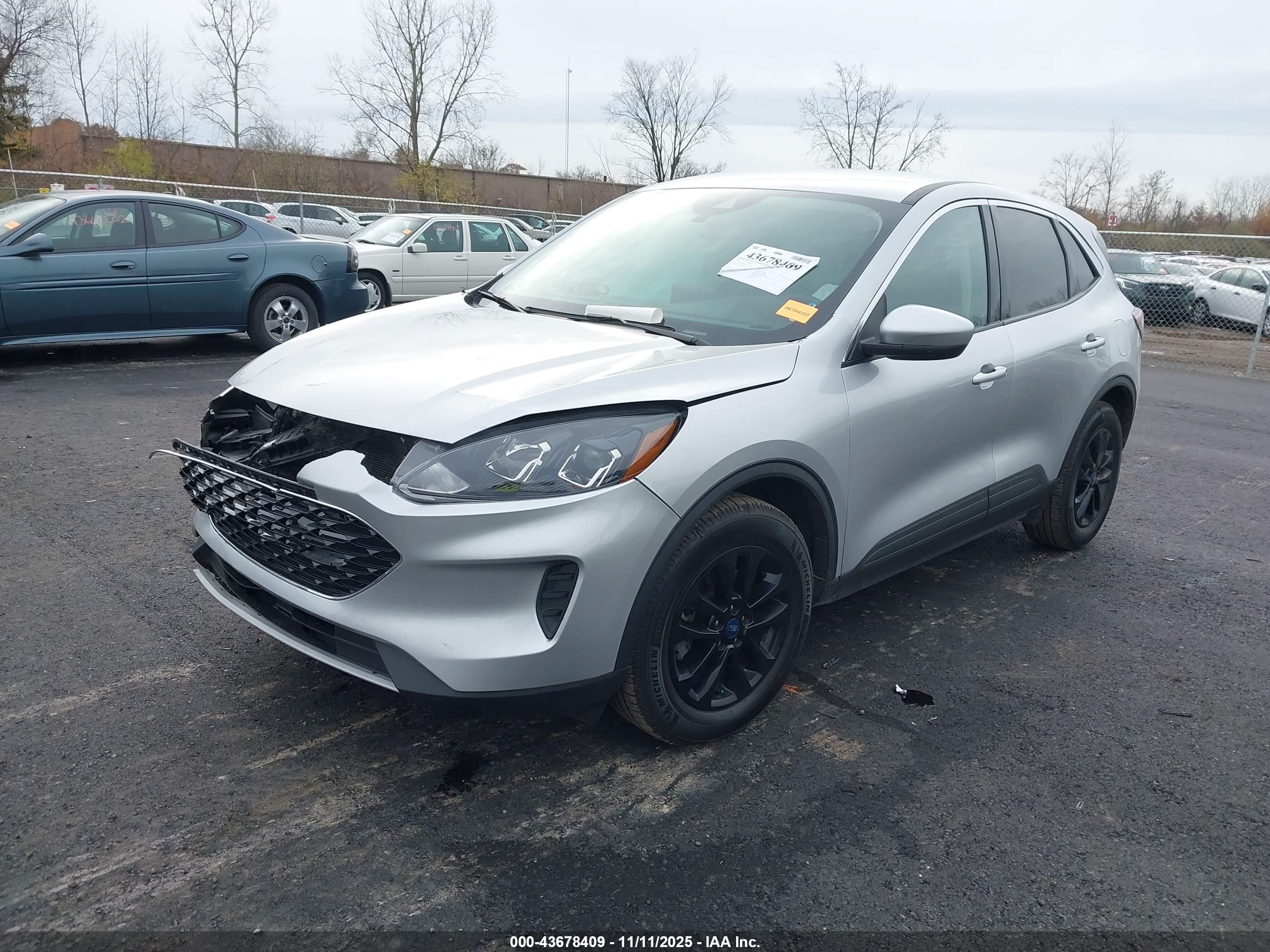 FORD ESCAPE image 2