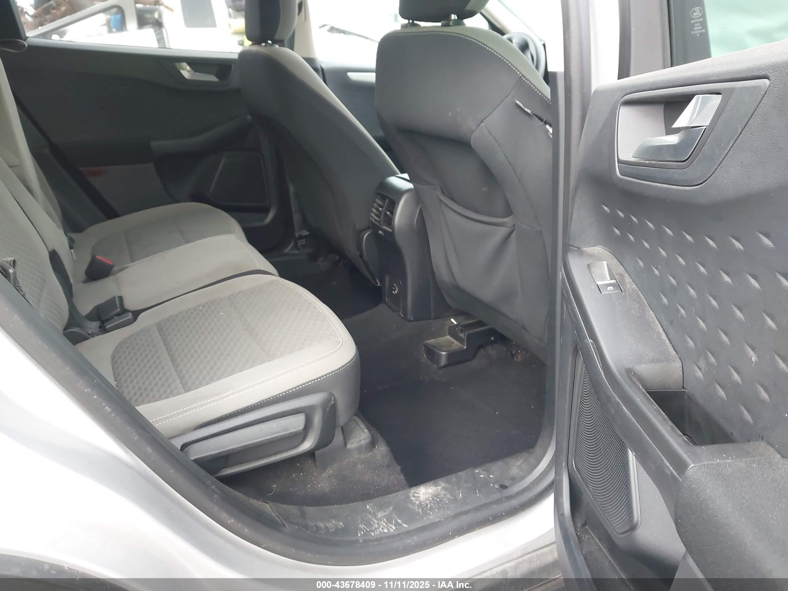 FORD ESCAPE image 8