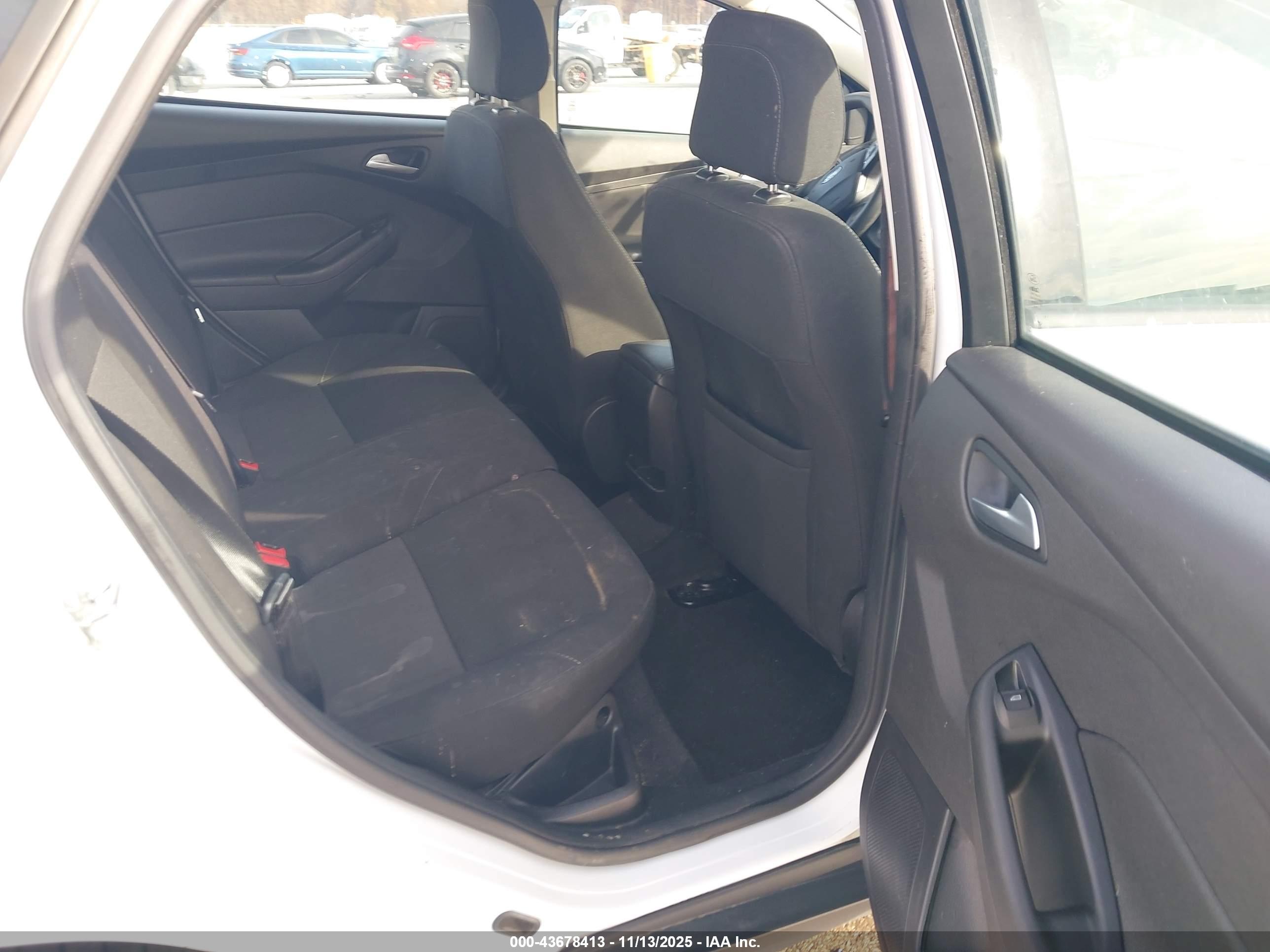 FORD FOCUS image 8