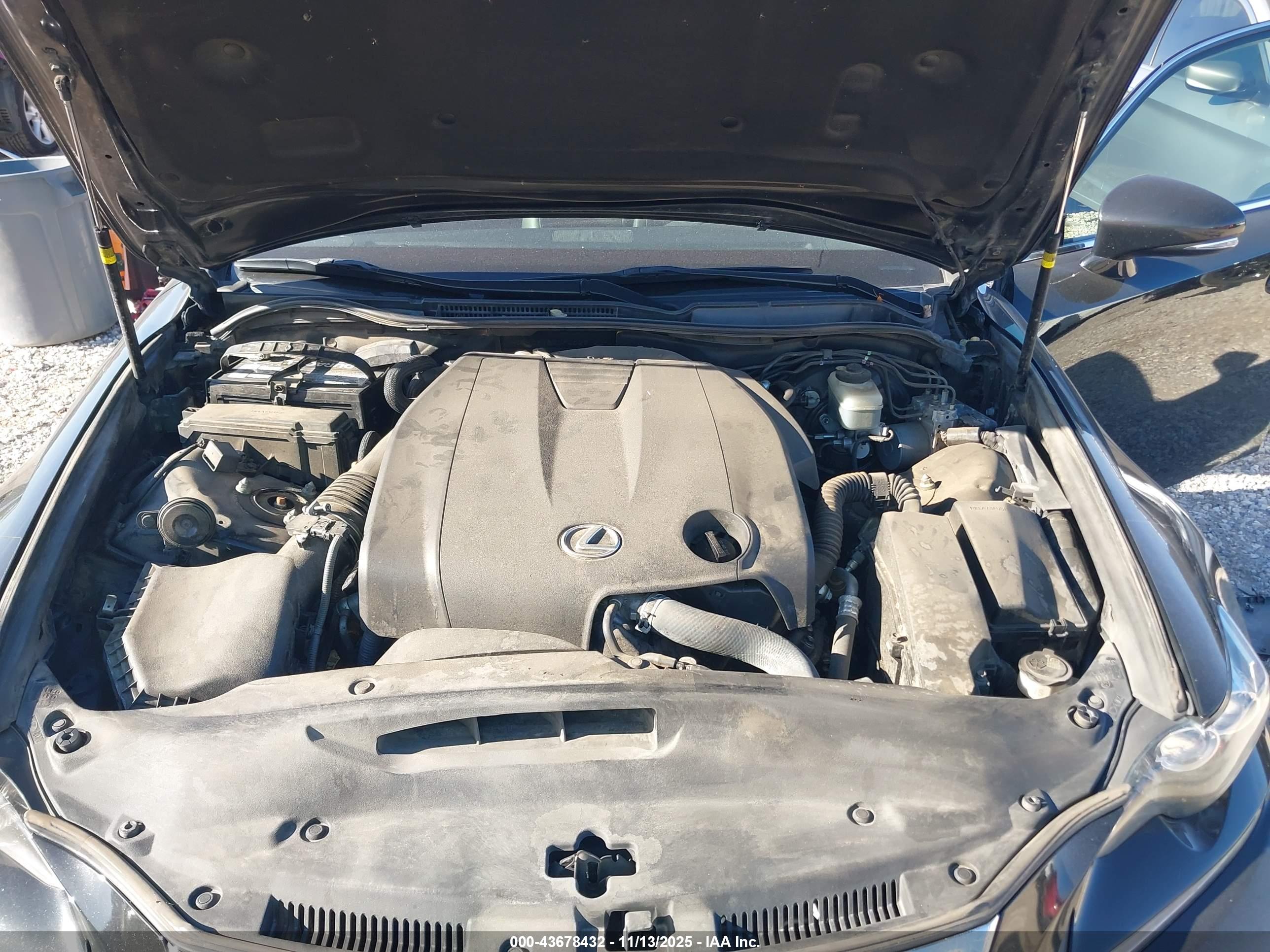 LEXUS IS image 10