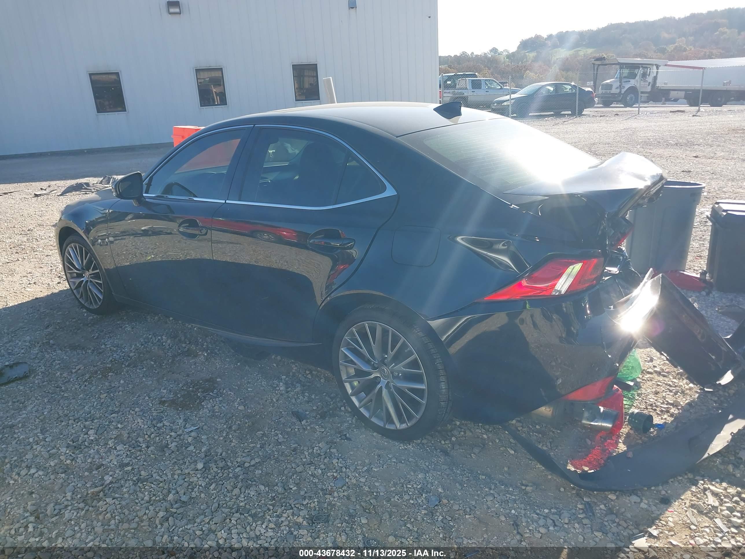 LEXUS IS image 3